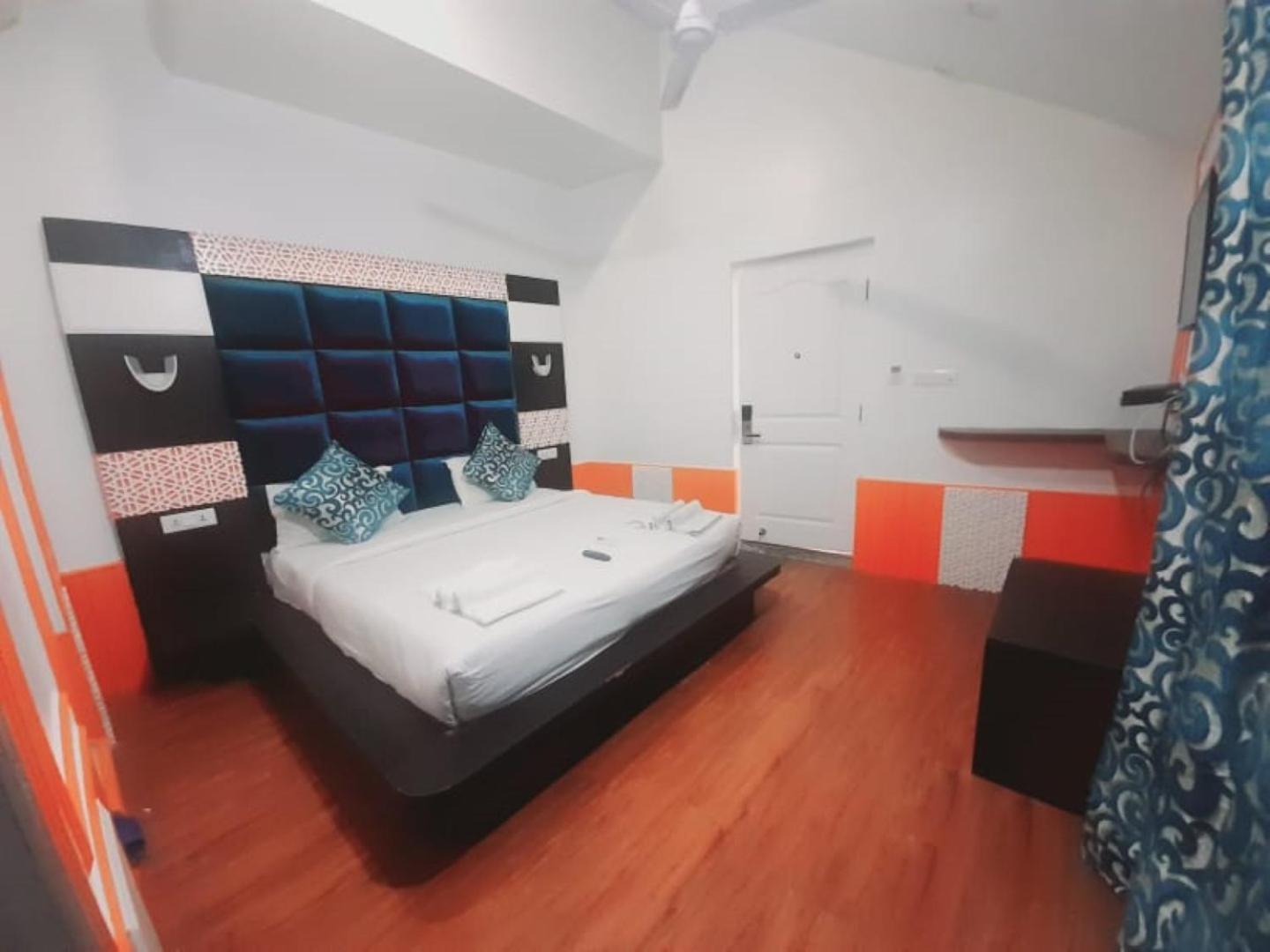 K2 , Hotel