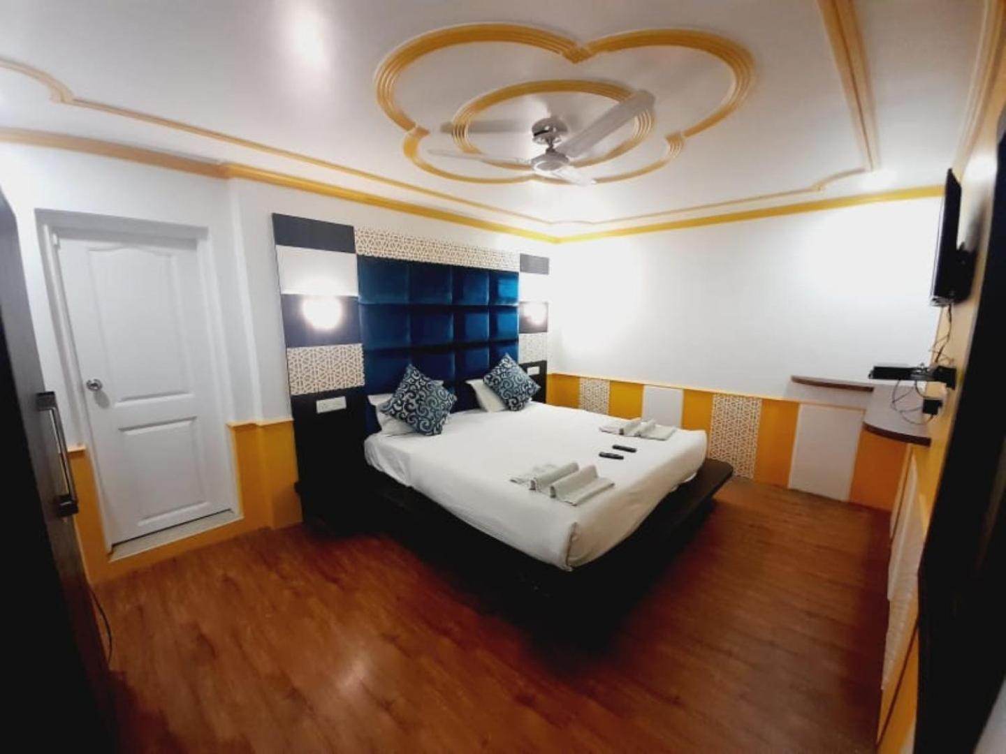 Hotel K2 ,