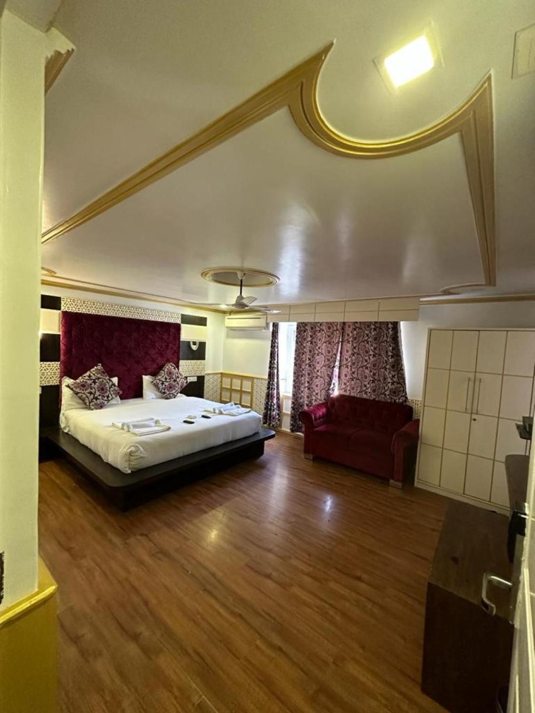 Hotel K2 ,