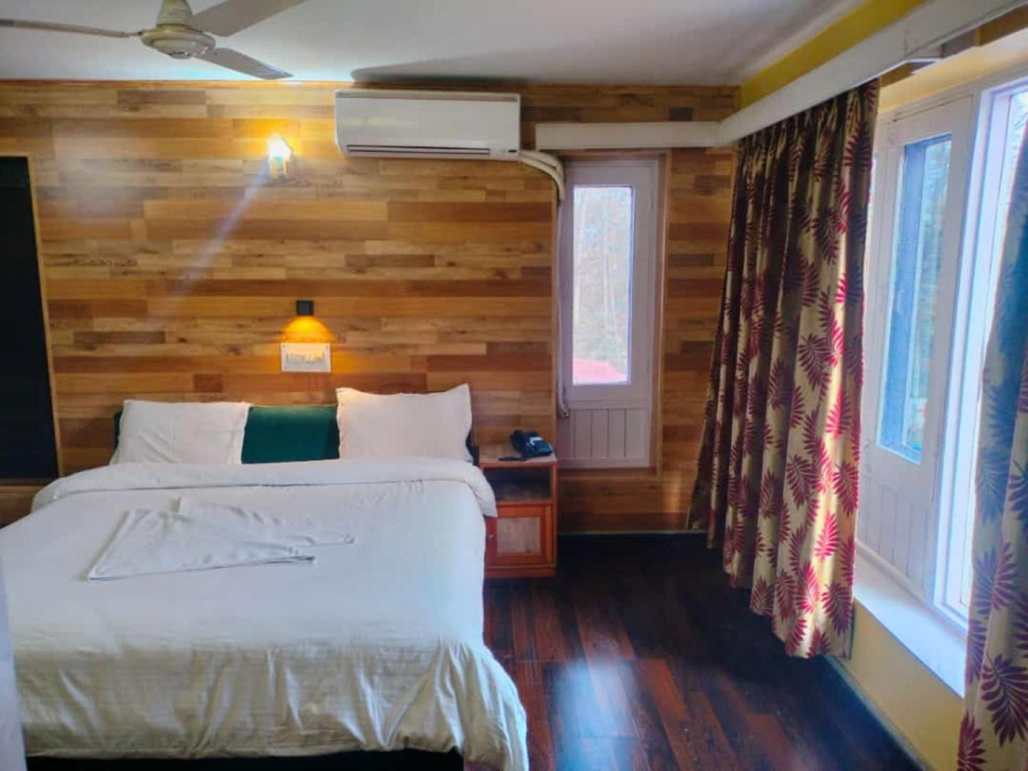 Hotel Sterling , 2*
