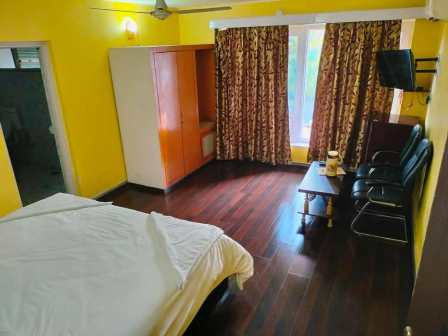 Hotel Sterling , Srinagar (Jammu and Kashmir)