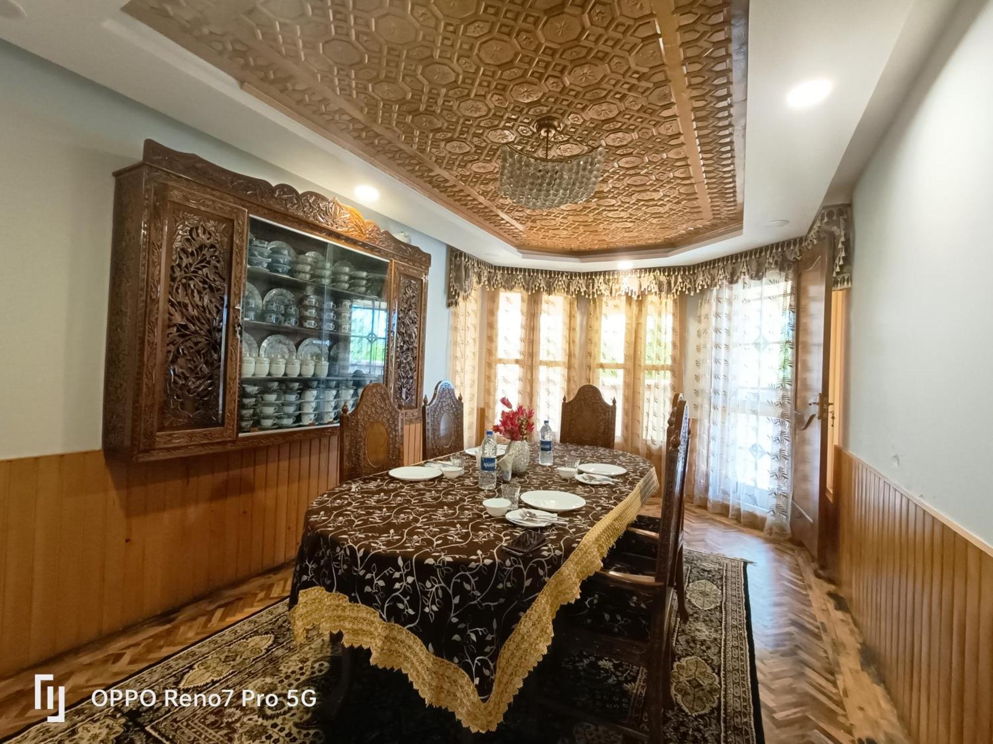 Homestay Golden *