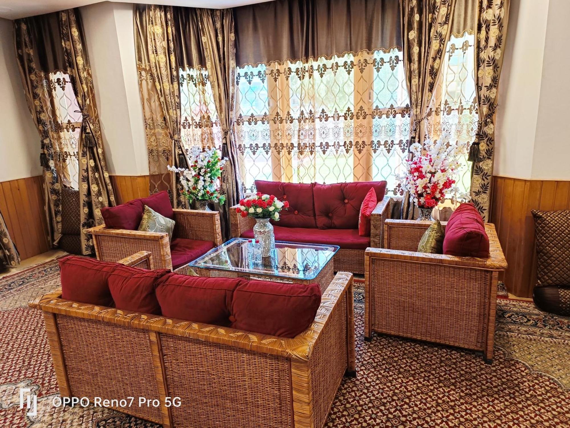 Homestay Golden *