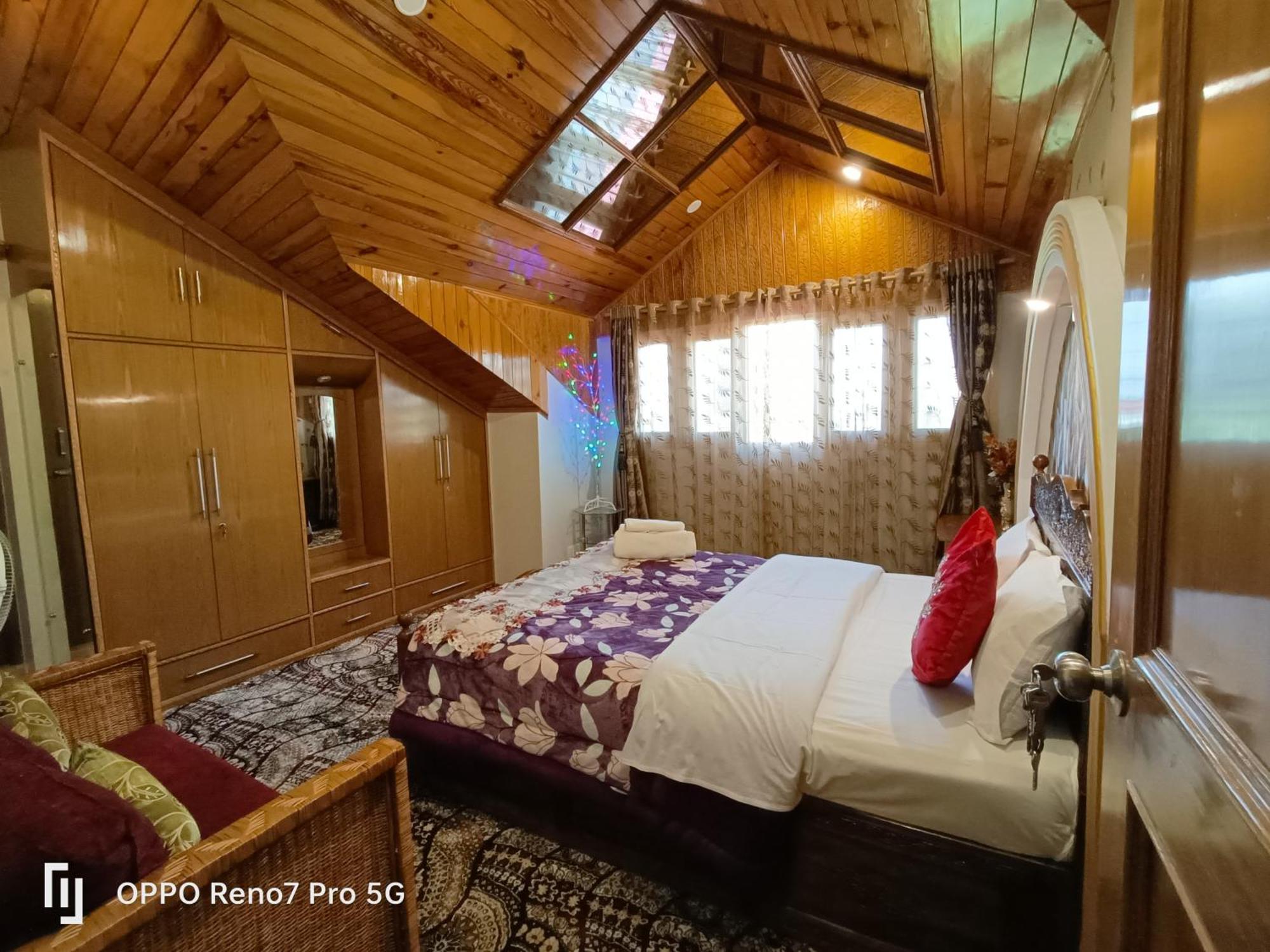 Golden Homestay *
