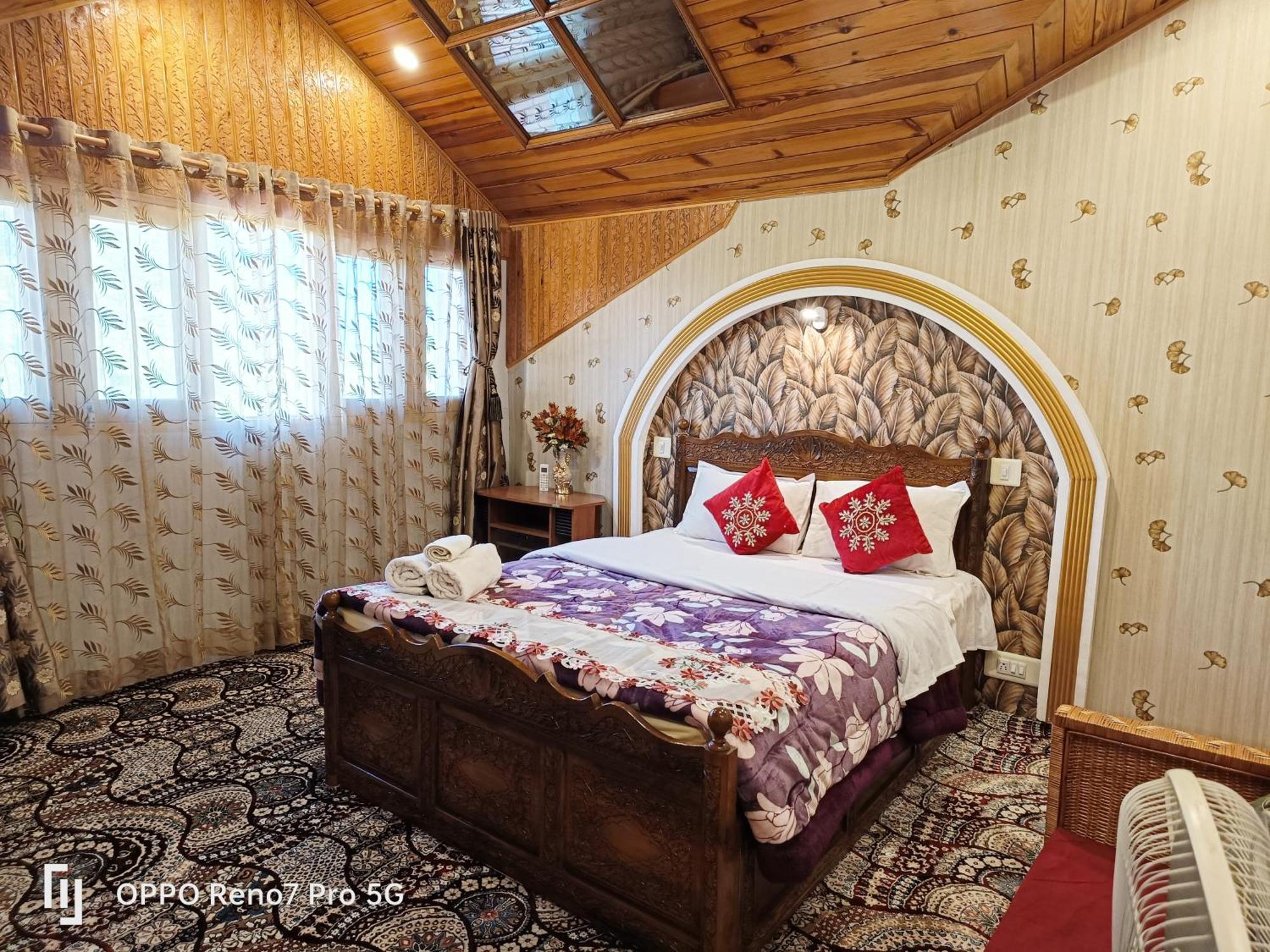 Golden Srinagar (Jammu and Kashmir)