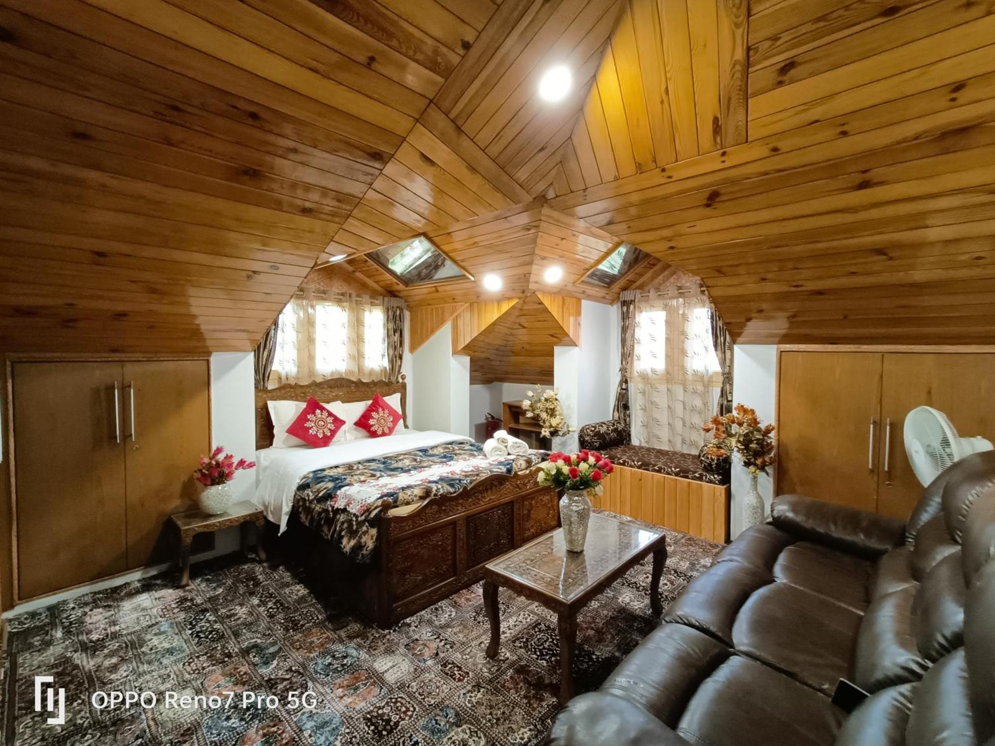Golden Srinagar (Jammu and Kashmir)