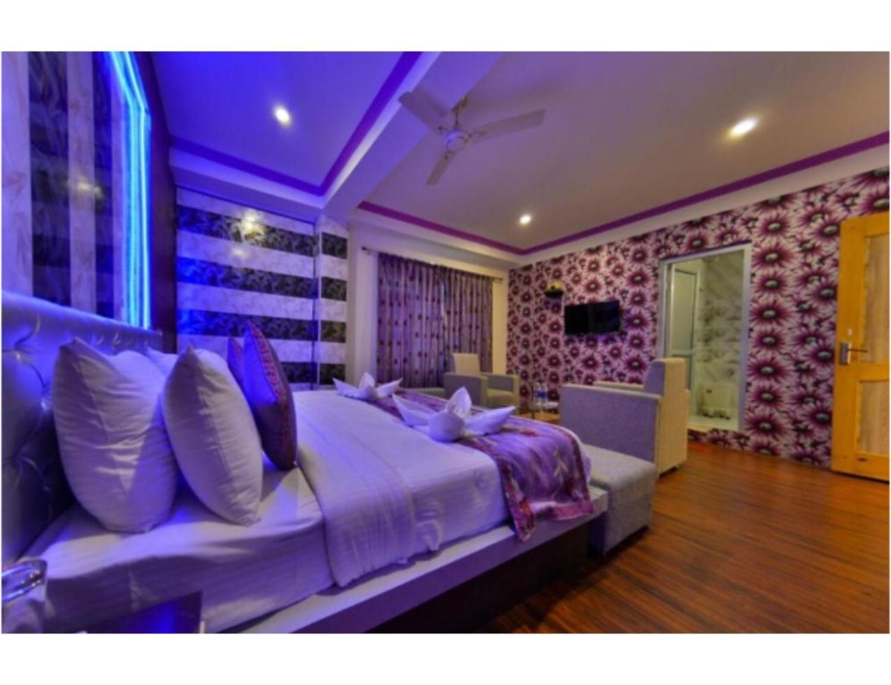 Taj Residency, Homestay *