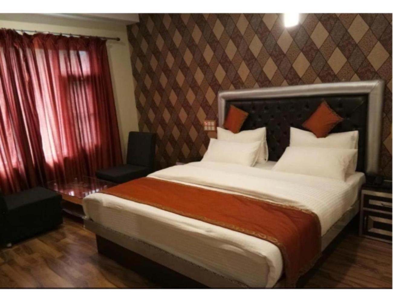 Taj Residency, Homestay