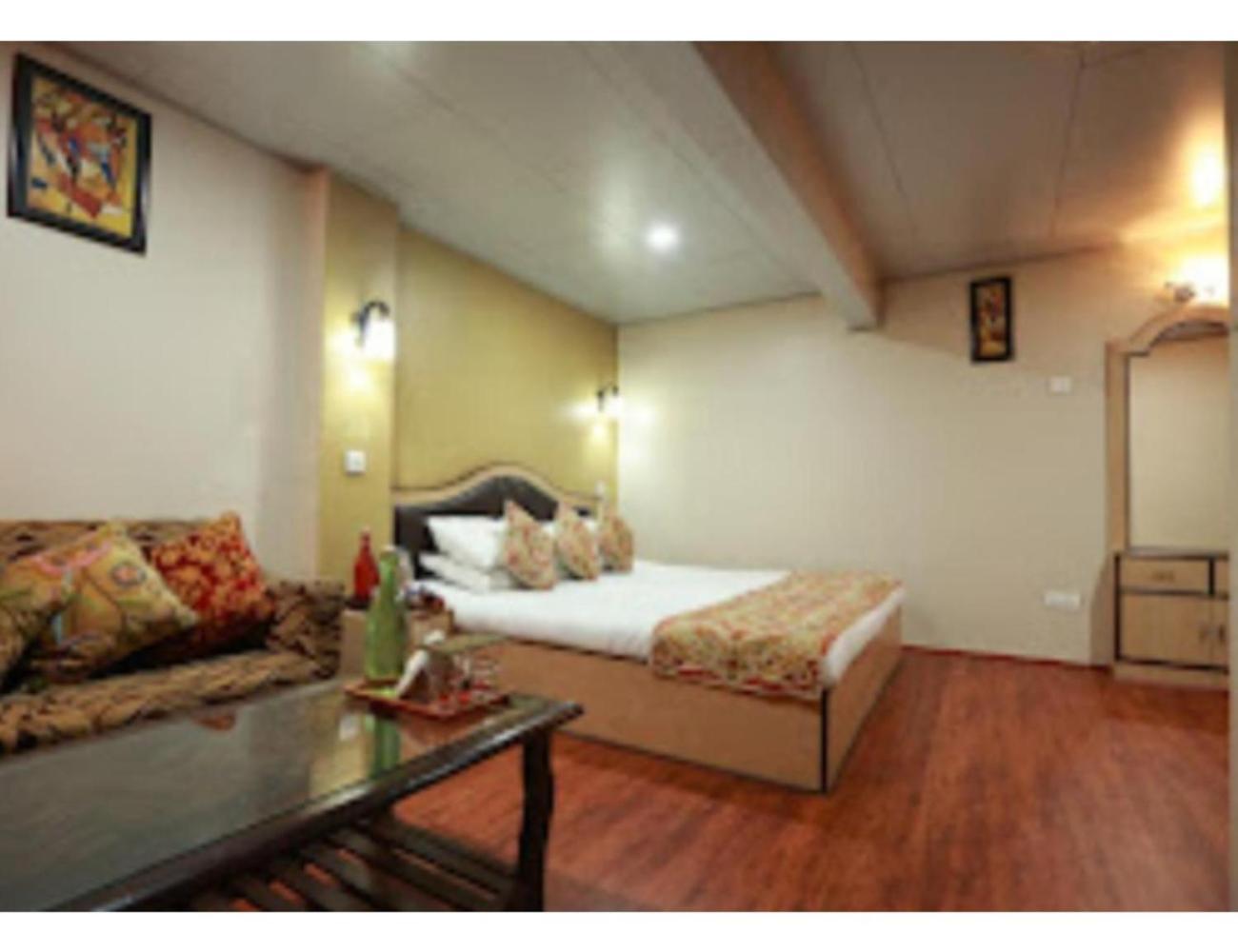 Homestay Aala Residency, *