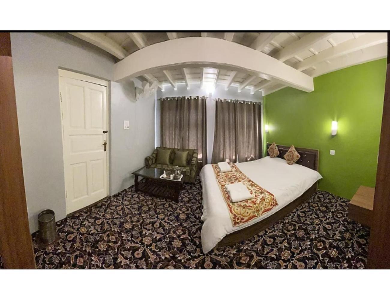 Homestay Aala Residency, *