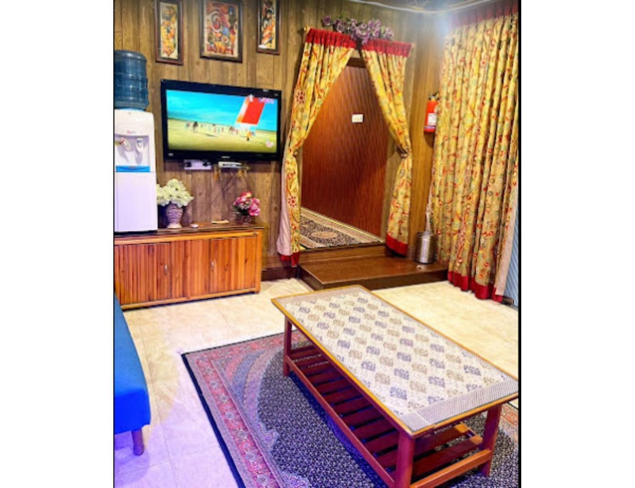 Homestay Aala Residency, *