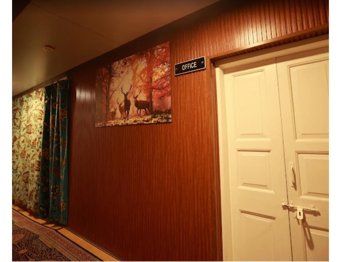 Aala Residency, * Srinagar (Jammu and Kashmir)