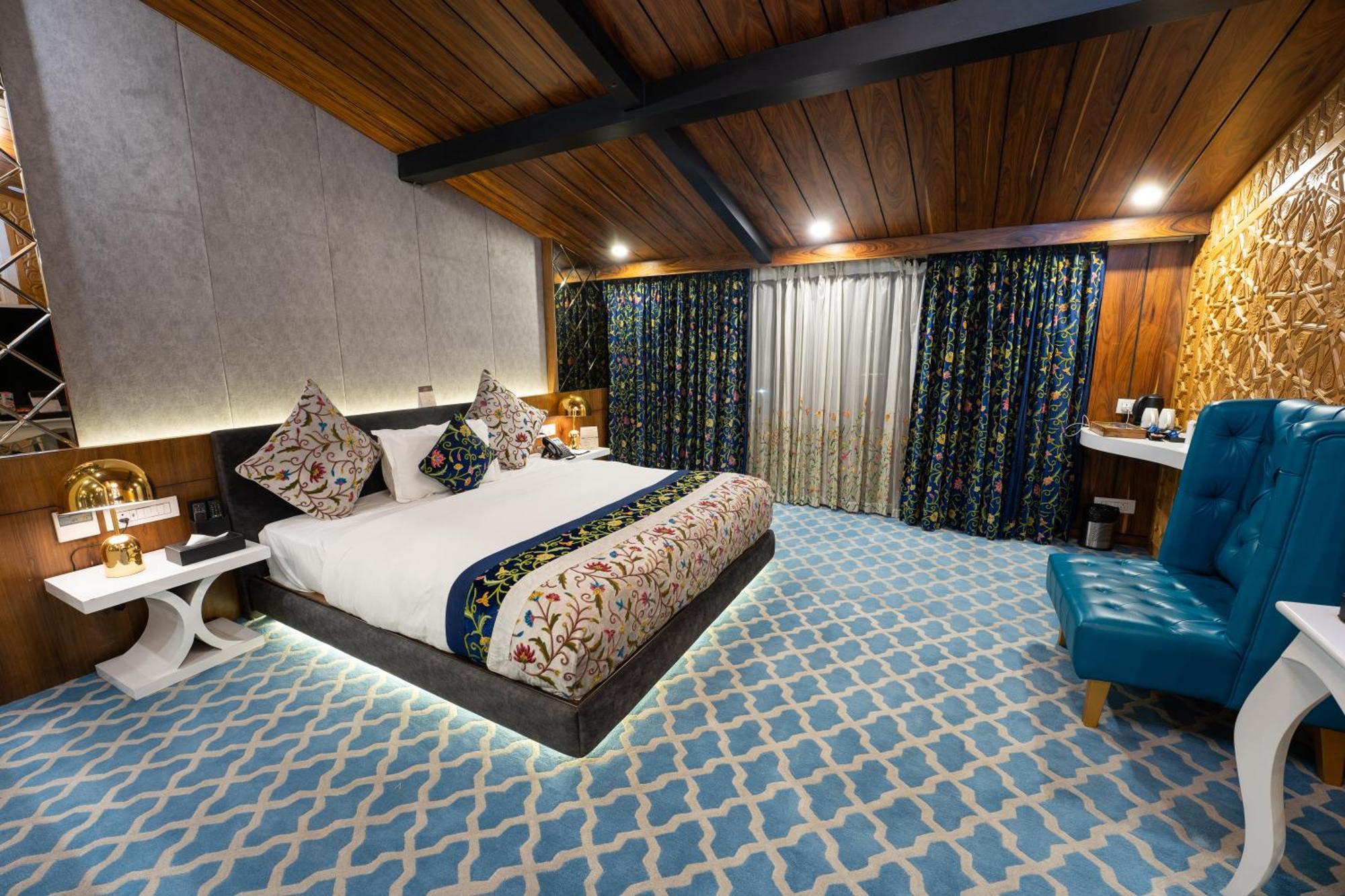 Snowland, Hotel 4*