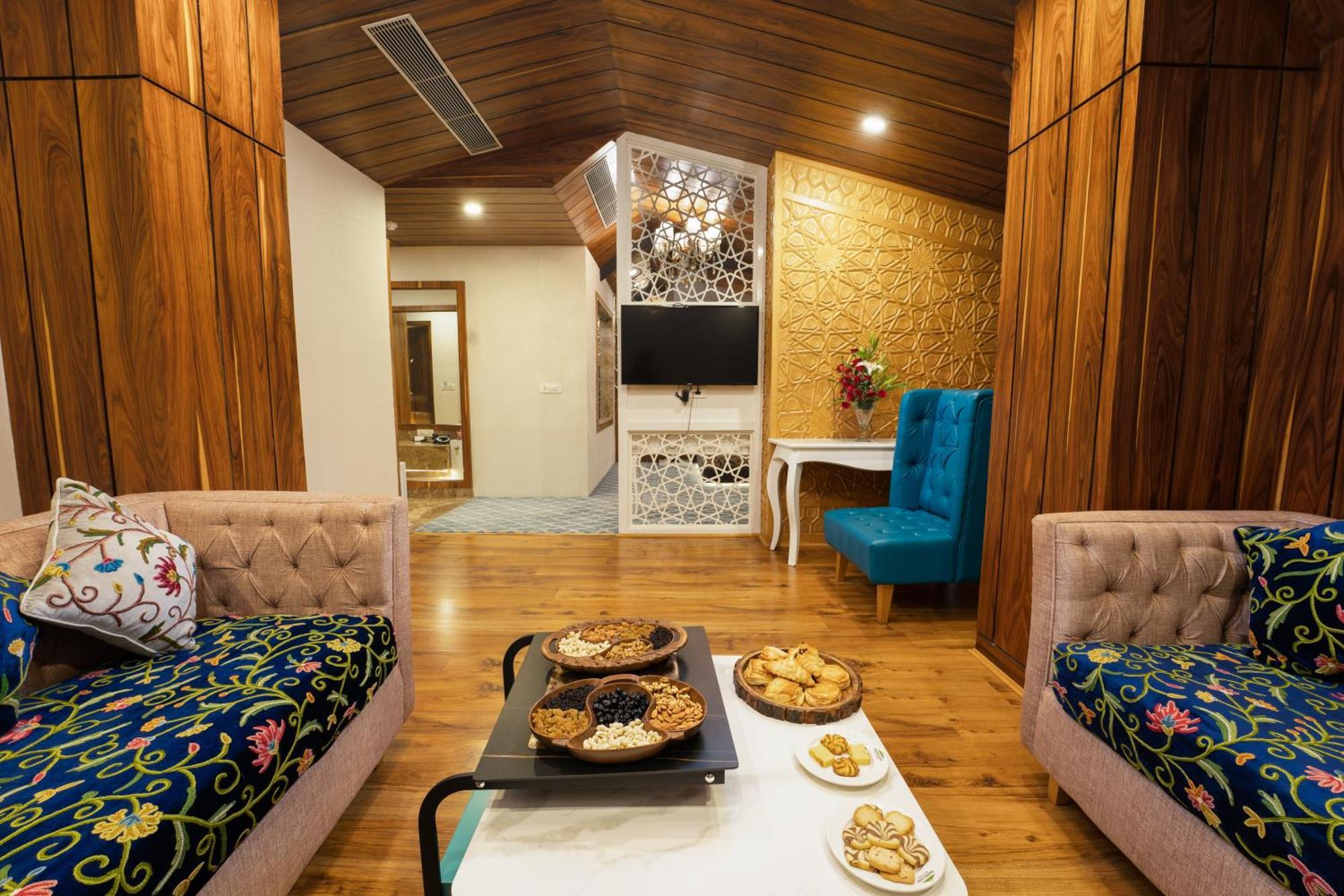 Snowland, Hotel 4*
