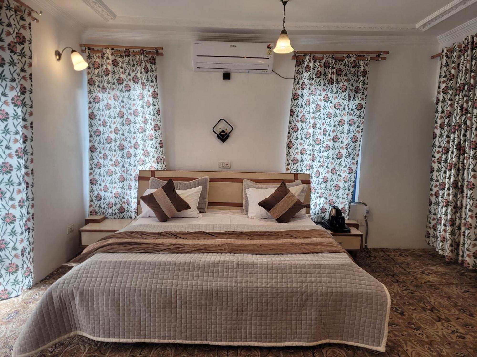 The Bayt Guest house Srinagar (Jammu and Kashmir)