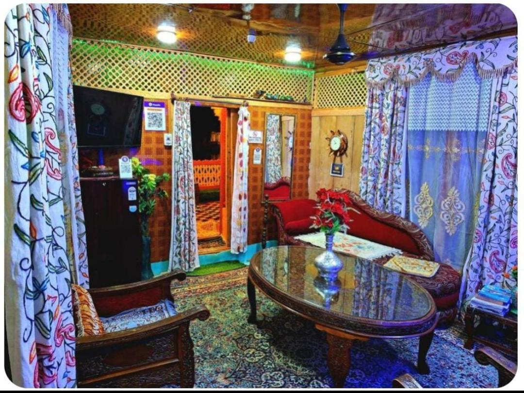 King Of Kings Houseboat Hotel Srinagar (Jammu and Kashmir)