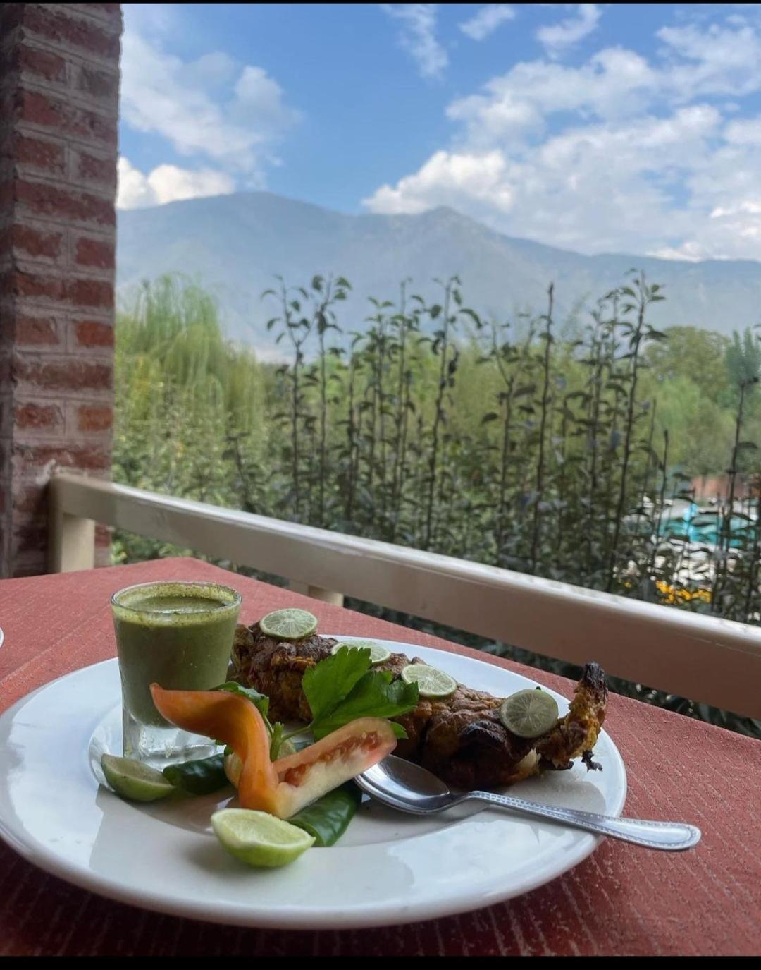 Resort The Orchard Retreat &