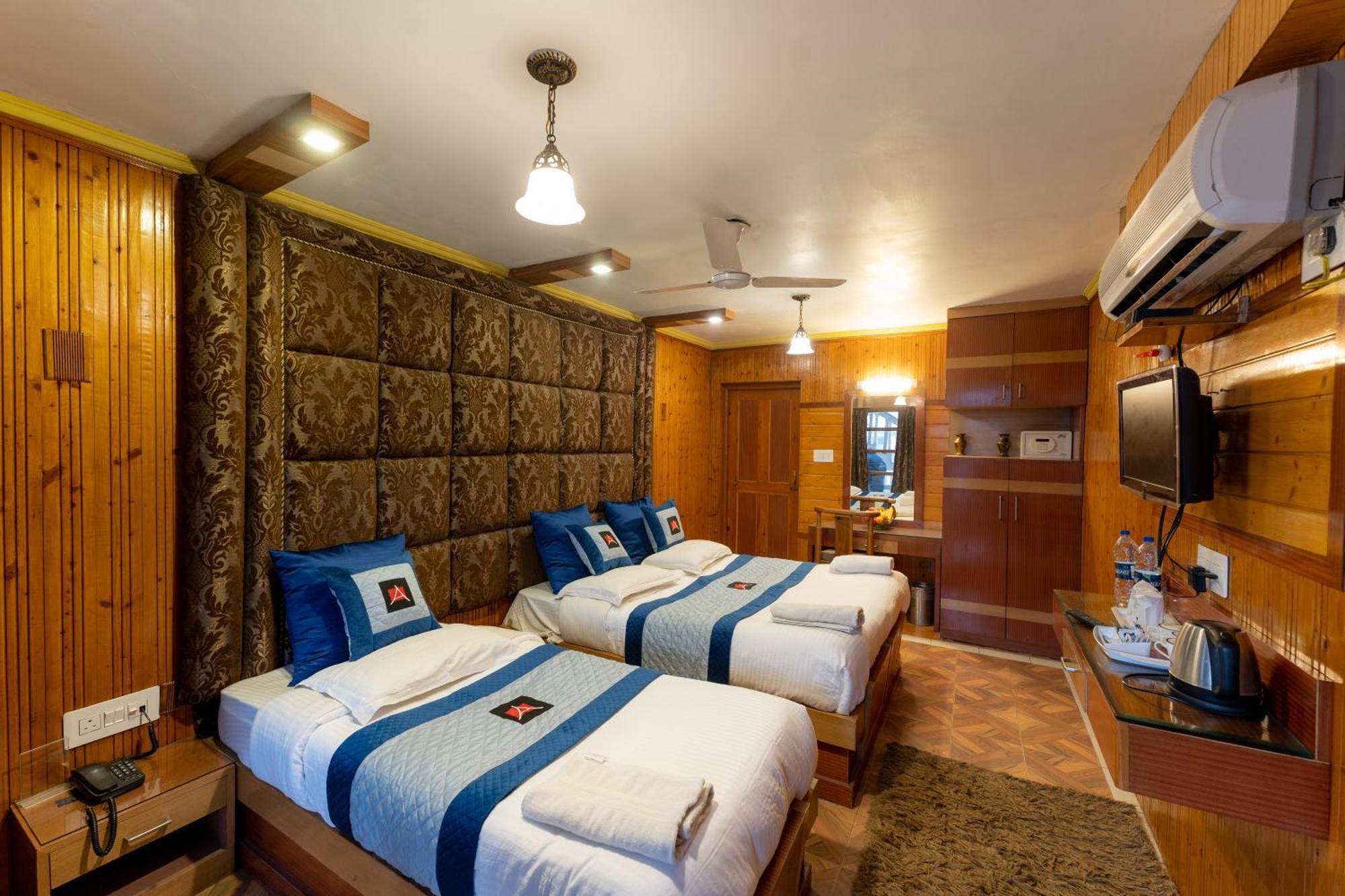 Hotel Akbar At Dal Lake Ghat Number 1