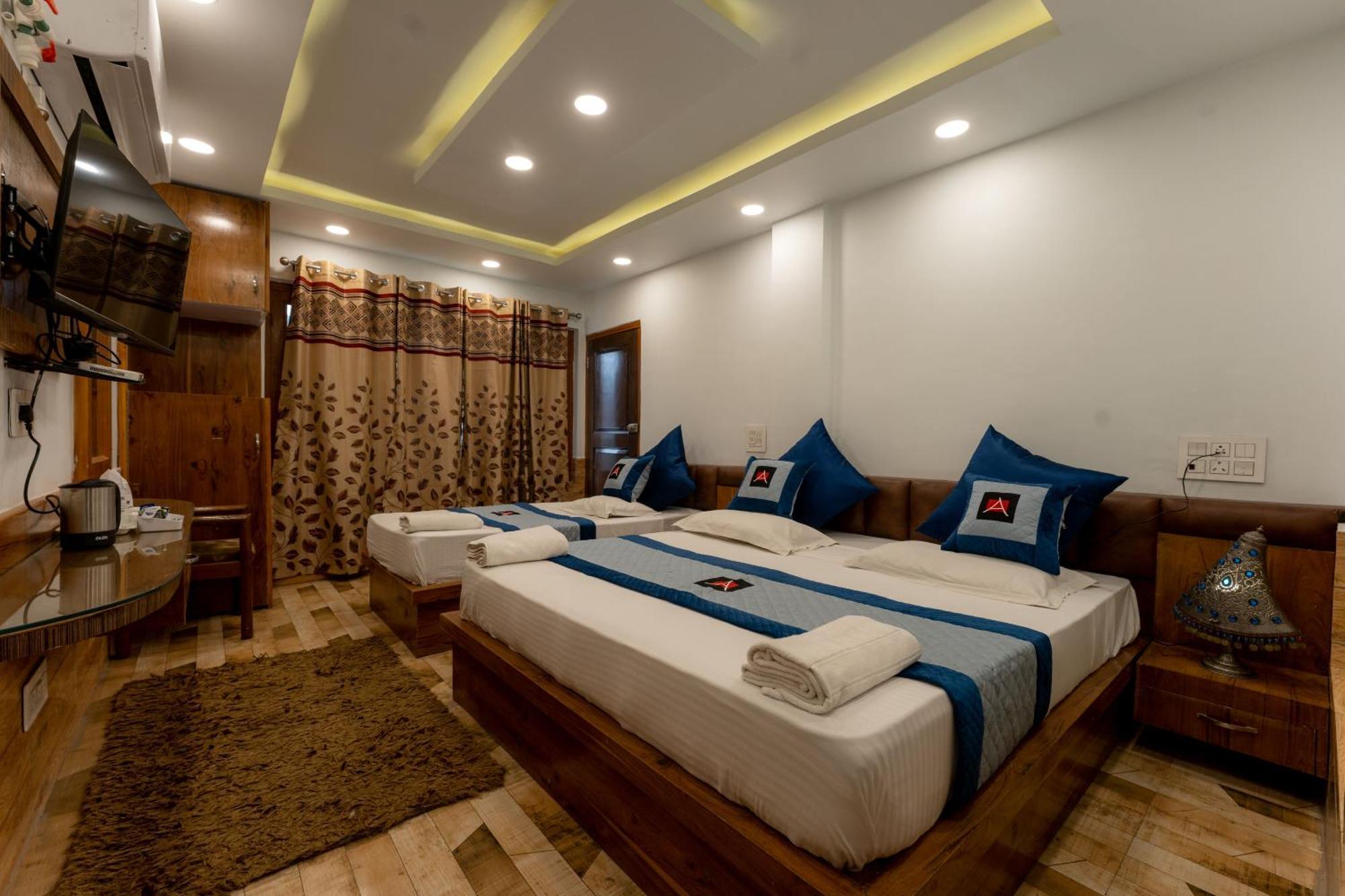 Hotel Akbar At Dal Lake Ghat Number 1 Hotel Srinagar (Jammu and Kashmir)