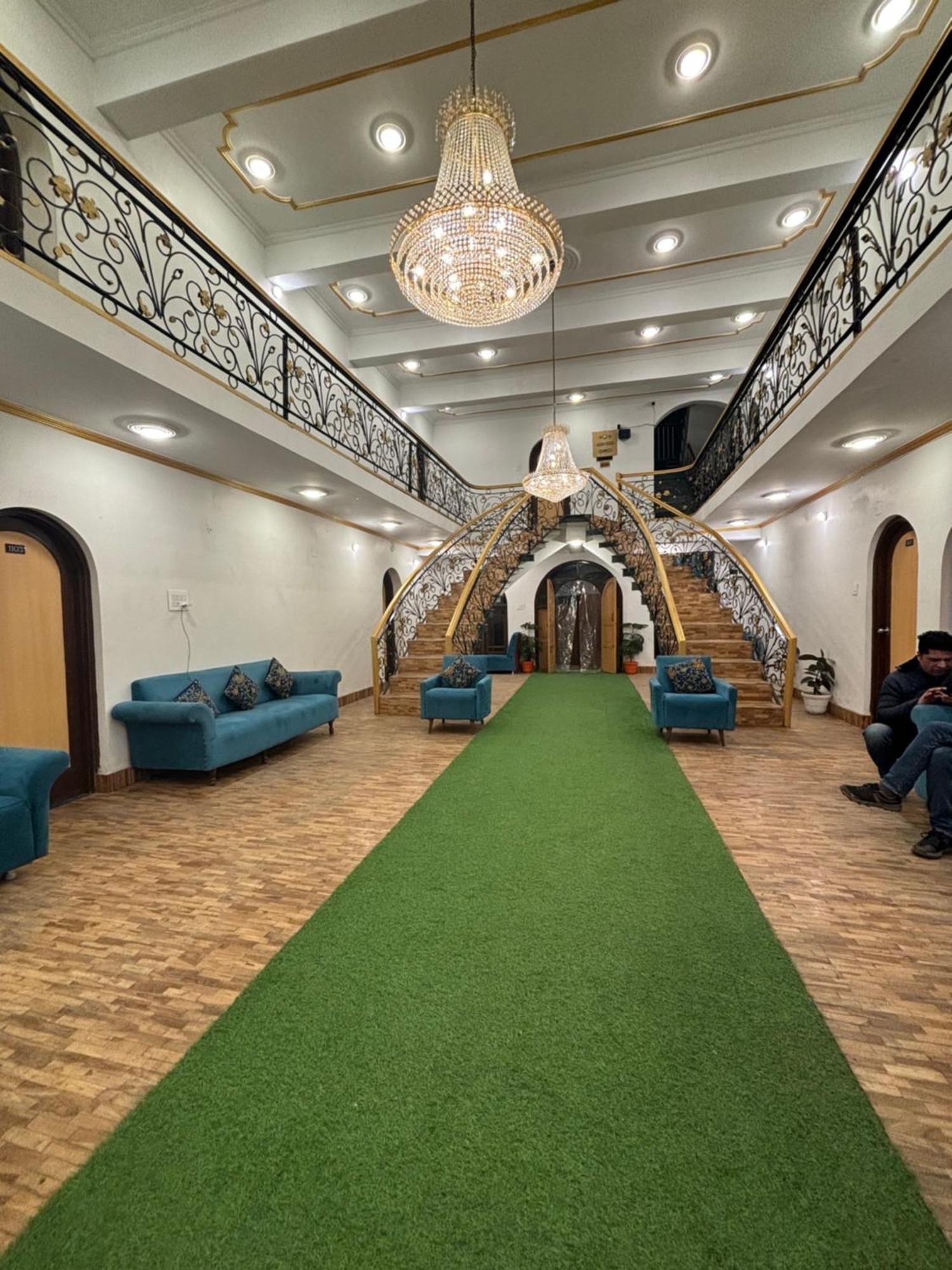Hotel Grand Nishat Srinagar (Jammu and Kashmir)