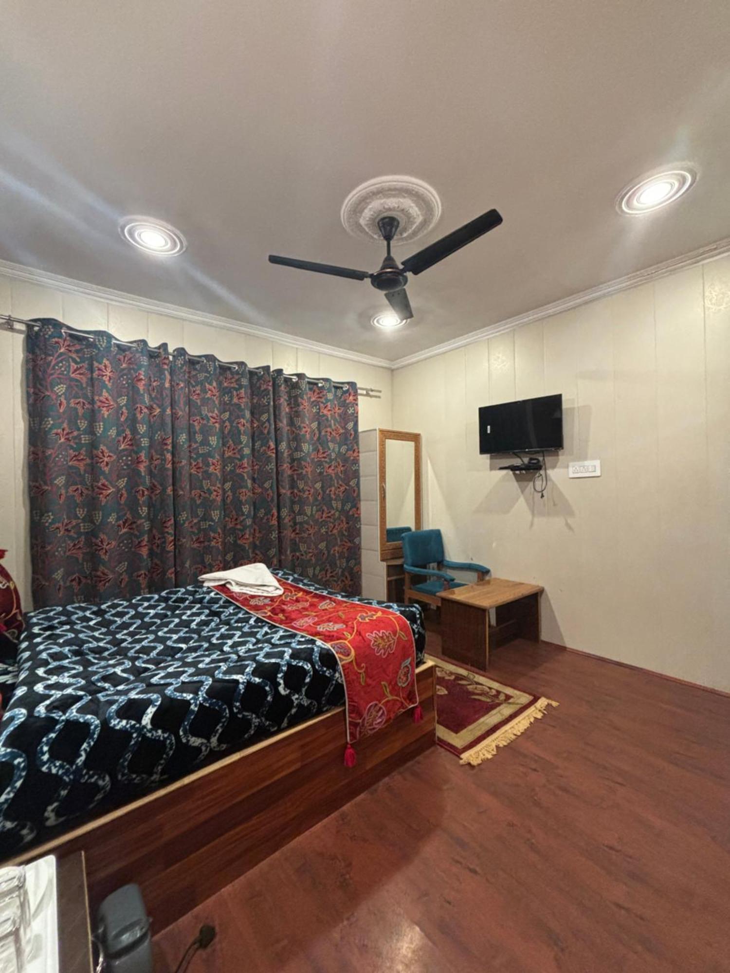 Grand Nishat Srinagar (Jammu and Kashmir)