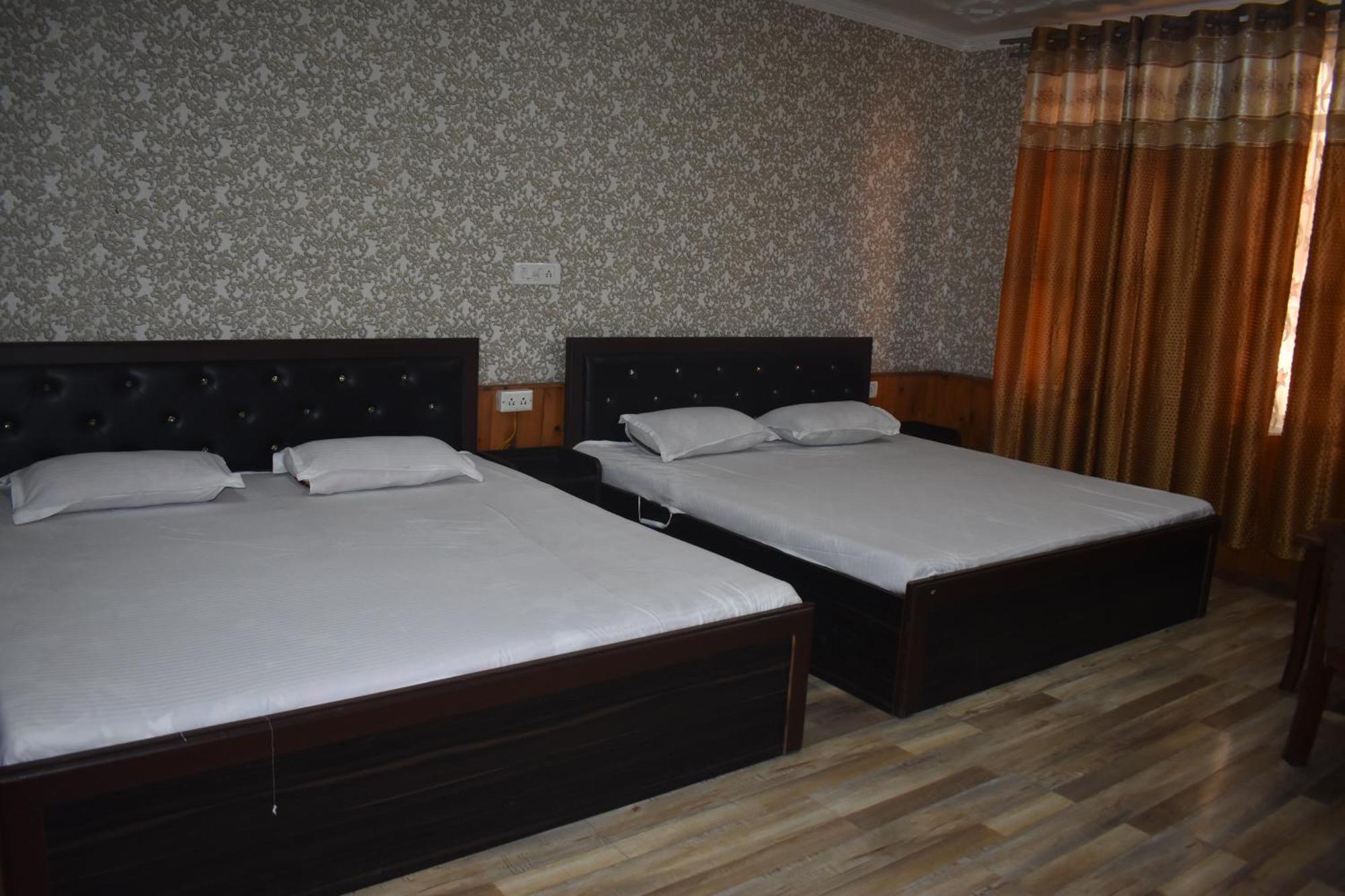 Hotel Huma Srinagar (Jammu and Kashmir)