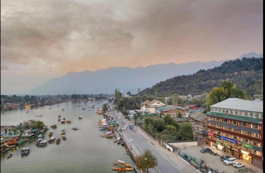 Senorita Hotel Srinagar (Jammu and Kashmir)