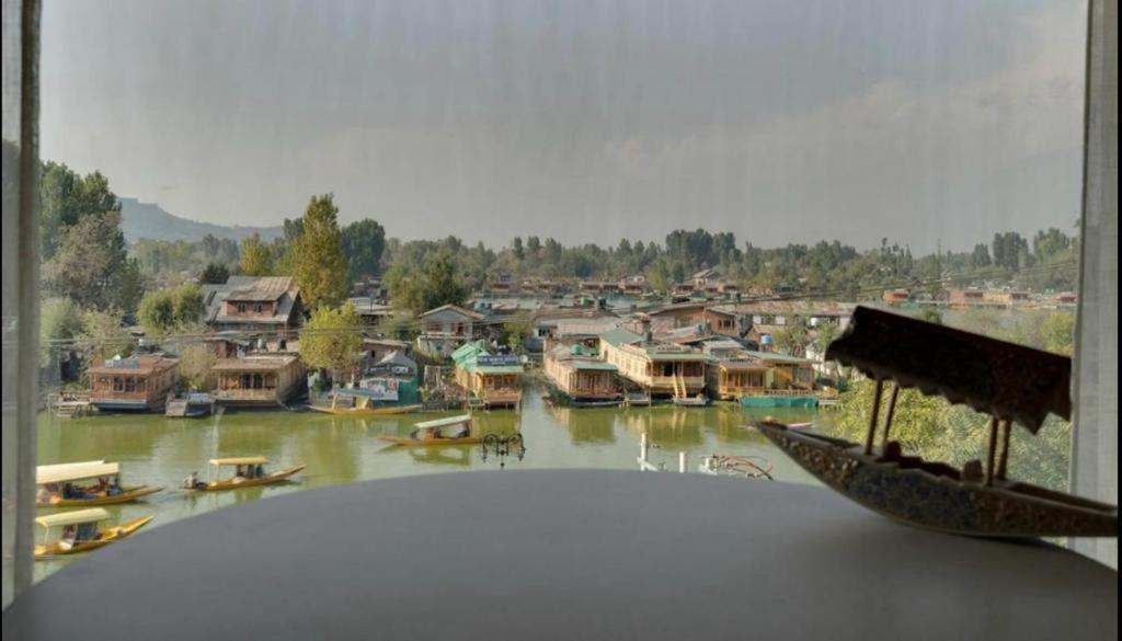 Senorita Hotel Srinagar (Jammu and Kashmir)