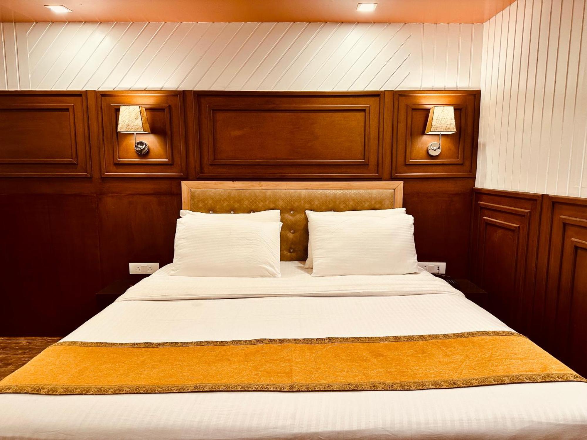 Hotel Walisons Srinagar (Jammu and Kashmir)