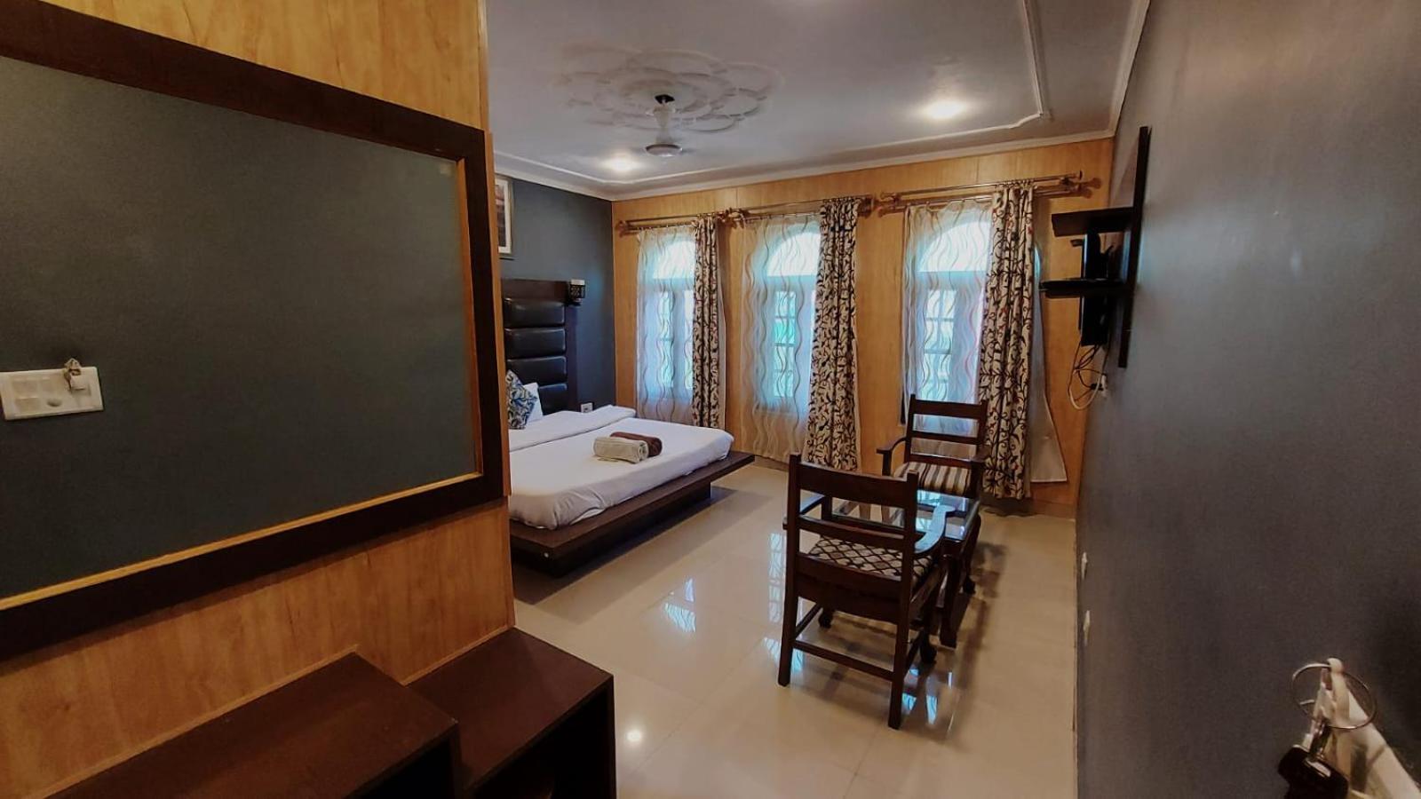 Ash Vale 3* Srinagar (Jammu and Kashmir)