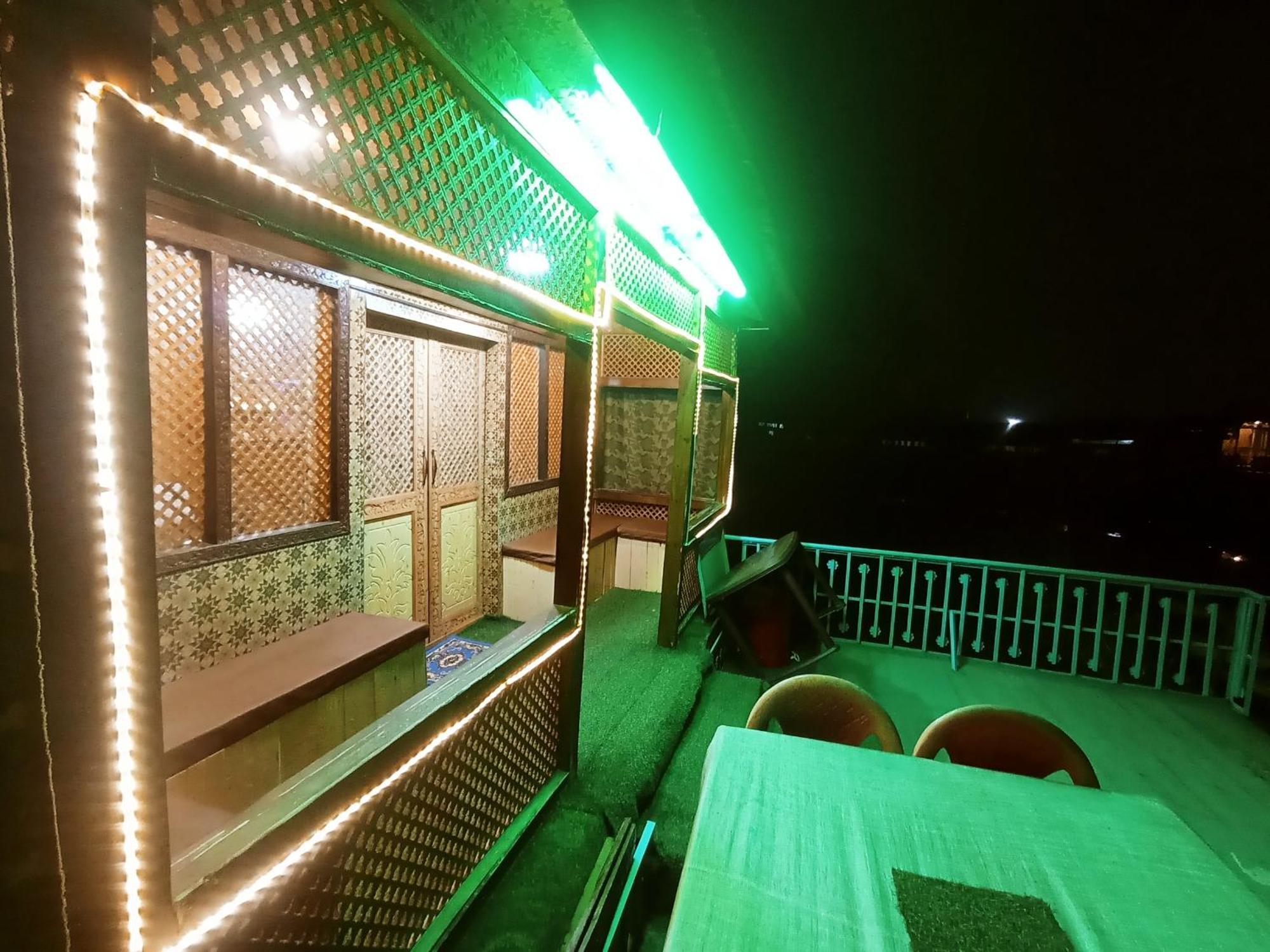 House Boat New Rose Mary Srinagar (Jammu and Kashmir)