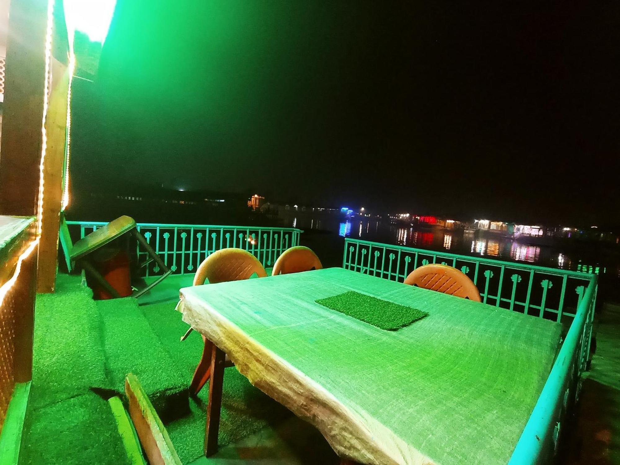 Resort House Boat New Rose Mary