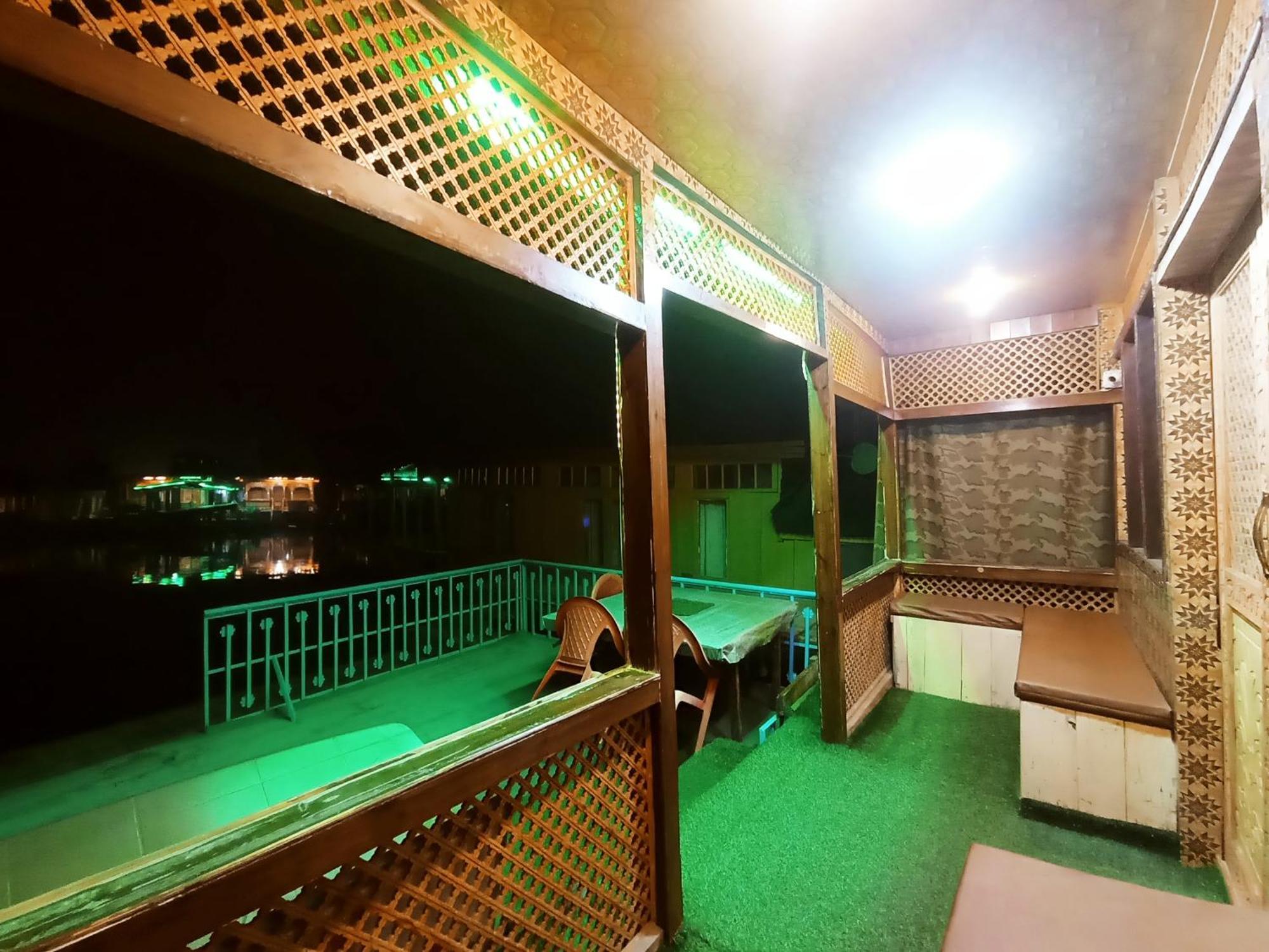 House Boat New Rose Mary Resort