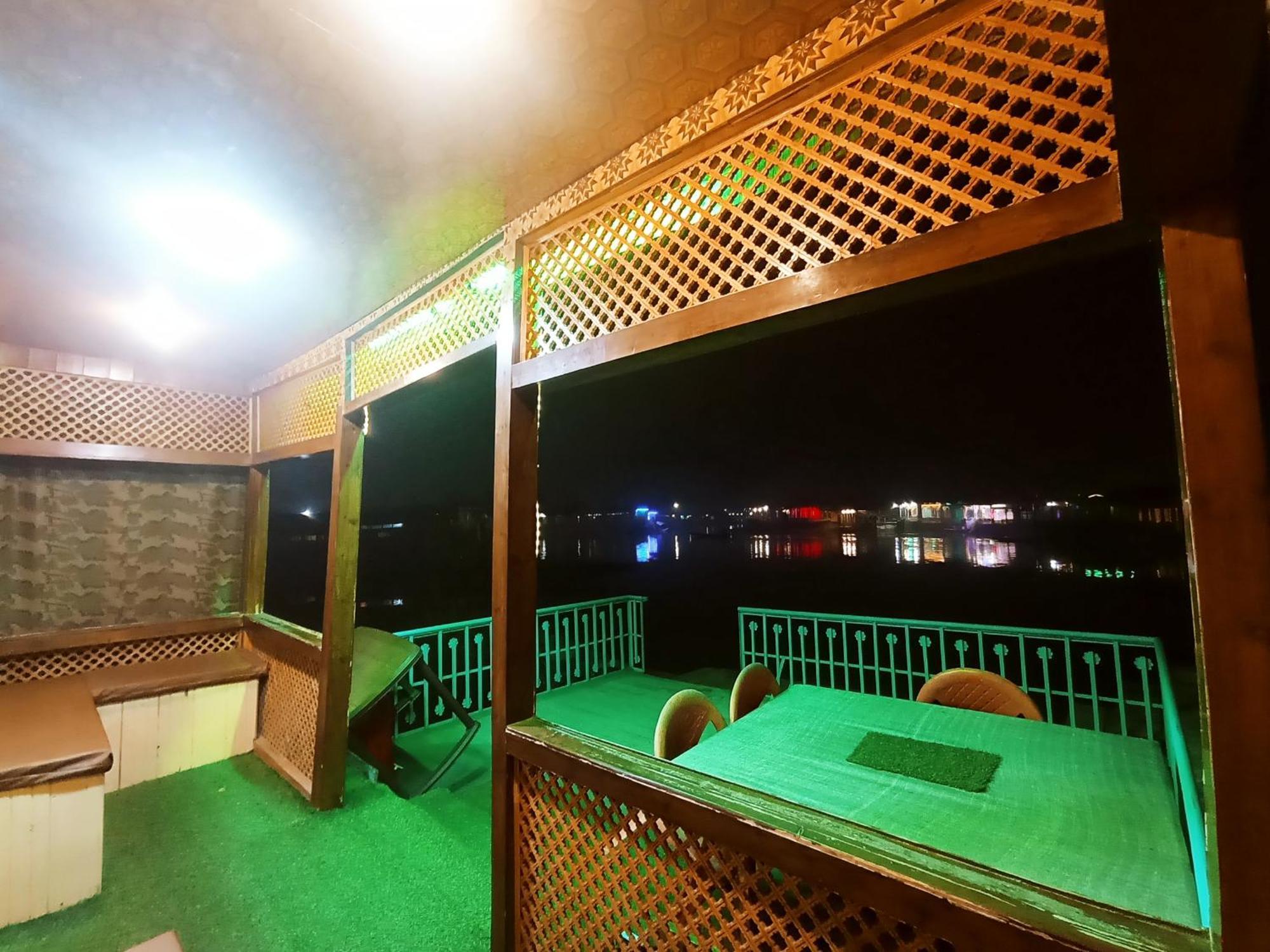 House Boat New Rose Mary Resort *