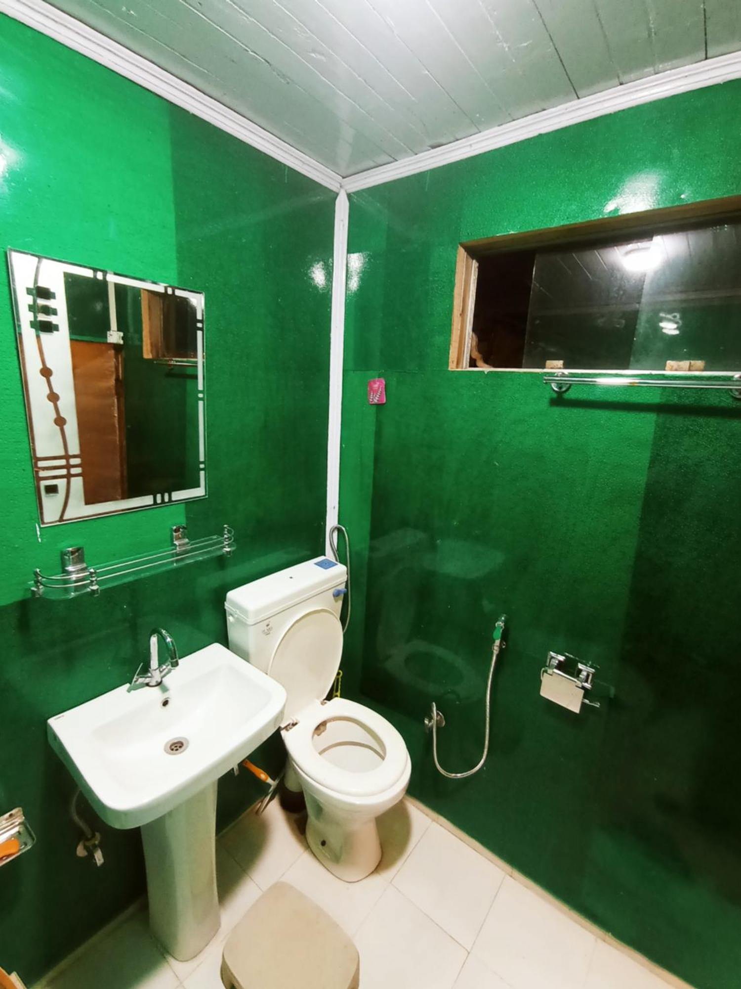 Resort House Boat New Rose Mary Srinagar (Jammu and Kashmir)
