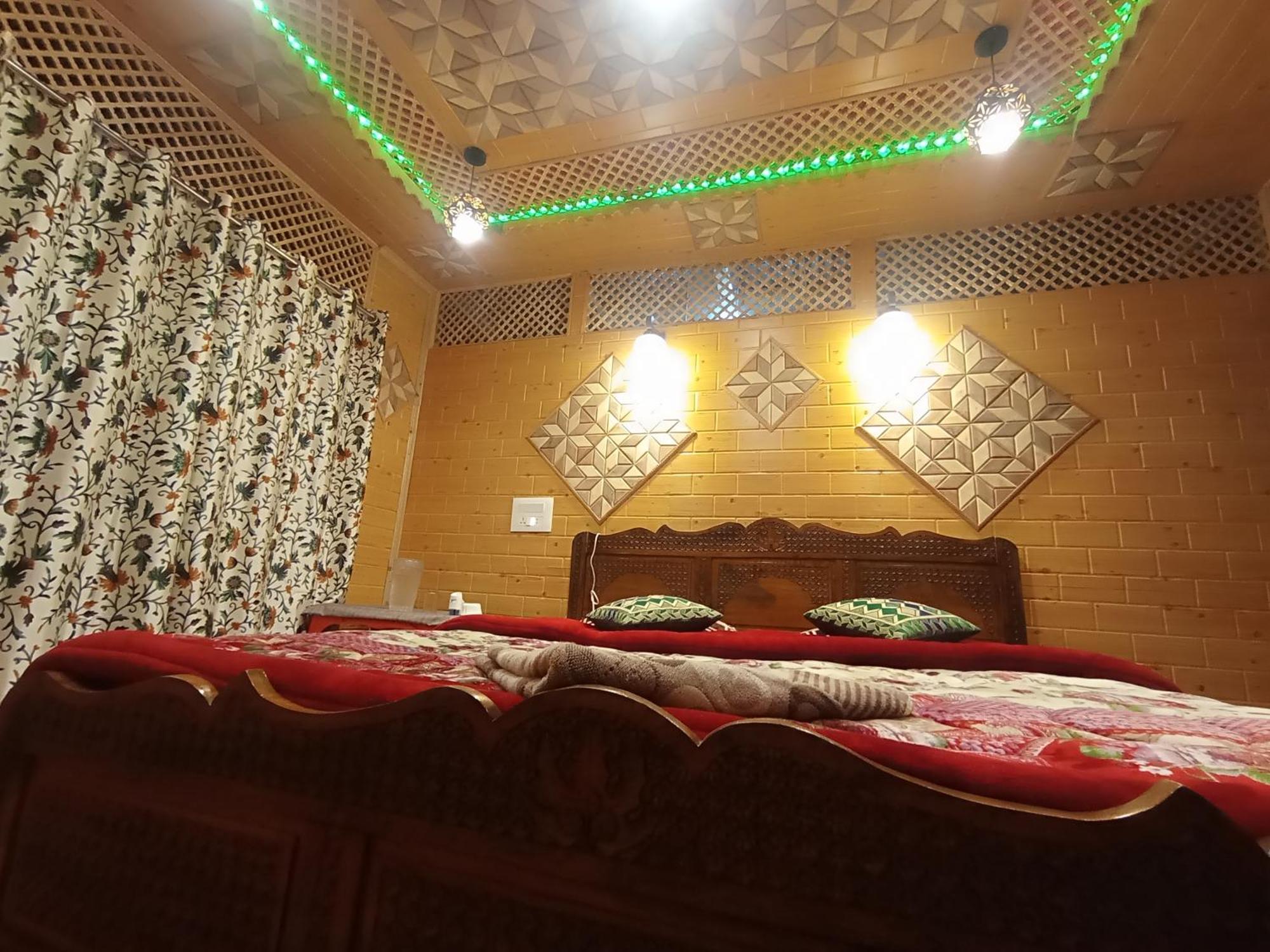 House Boat New Rose Mary Resort *
