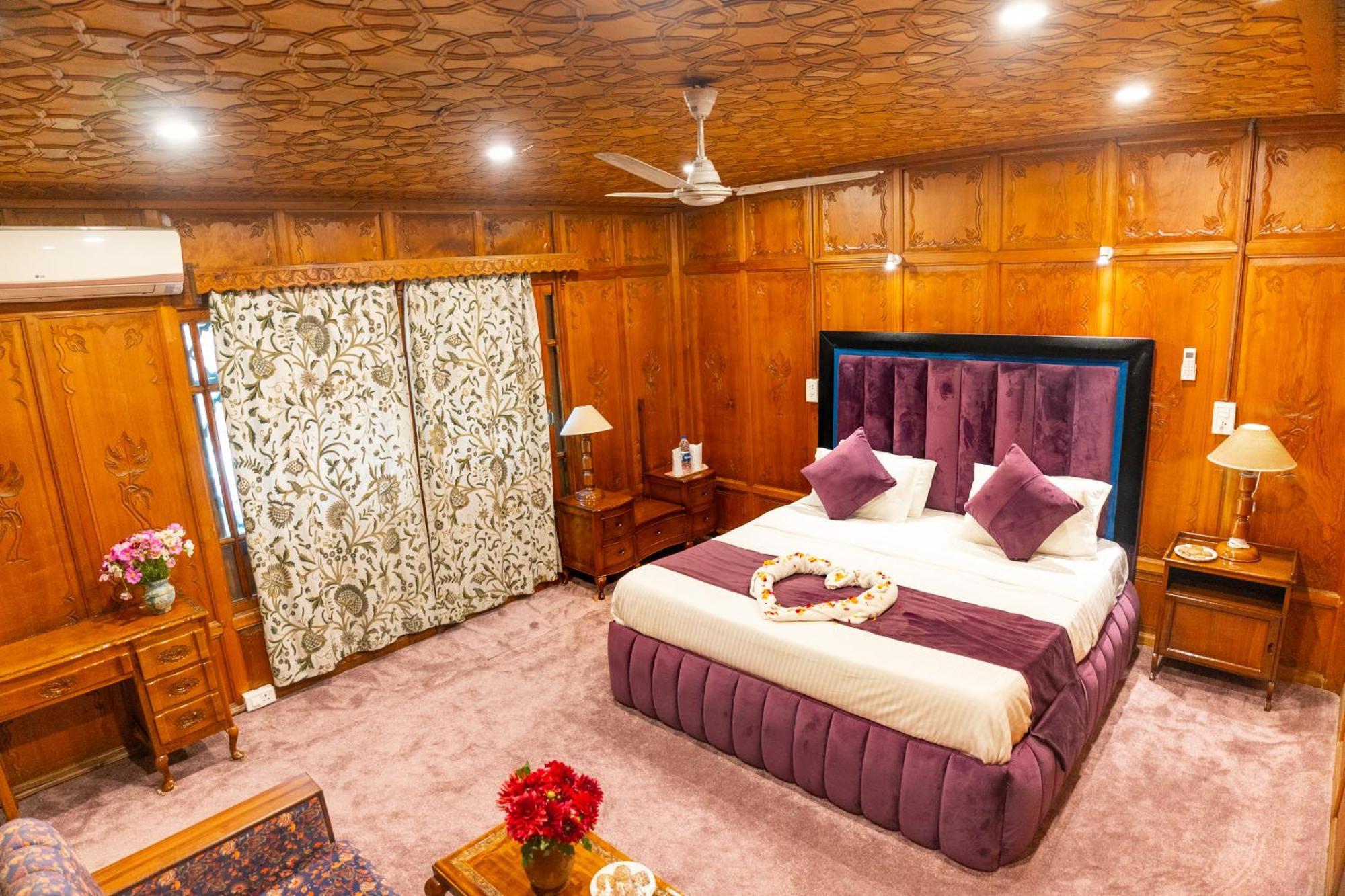 Hotel Wangnoo Heritage Houseboats Srinagar (Jammu and Kashmir)
