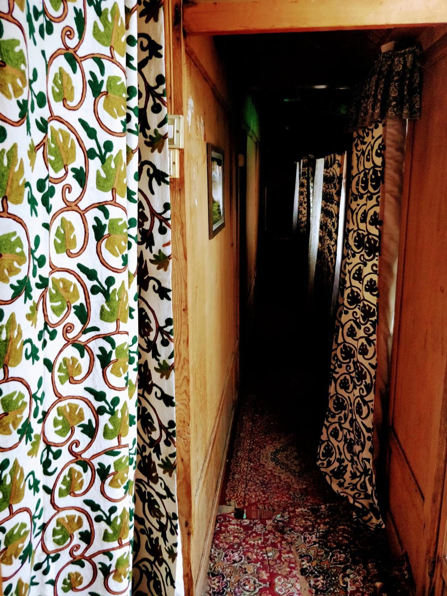 Botel S Group Of Houseboat 4*
