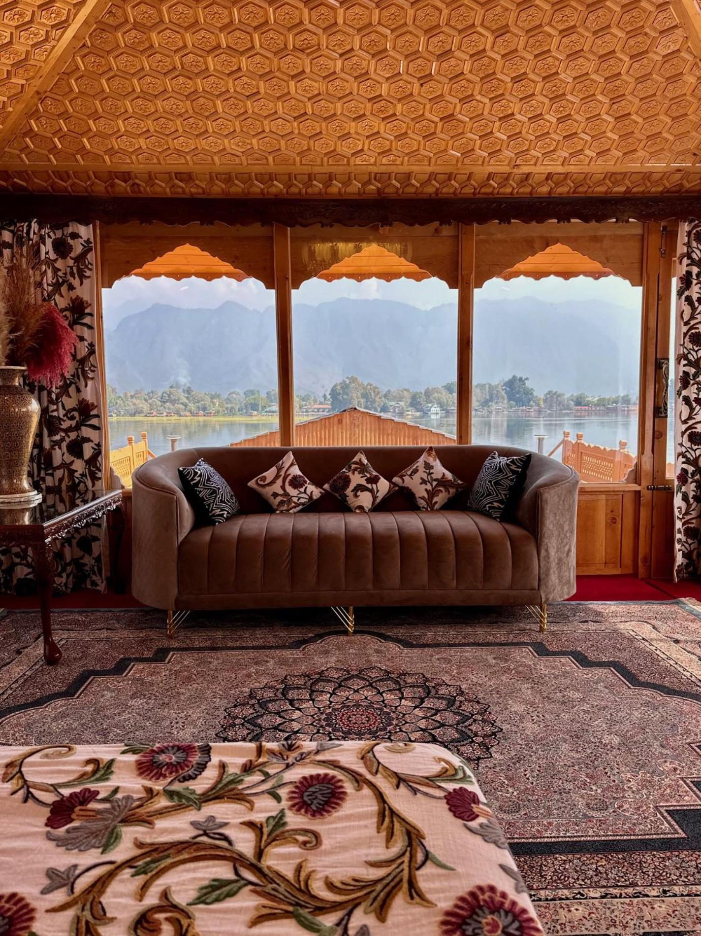 Hotel New Jacquline Heritage Houseboats