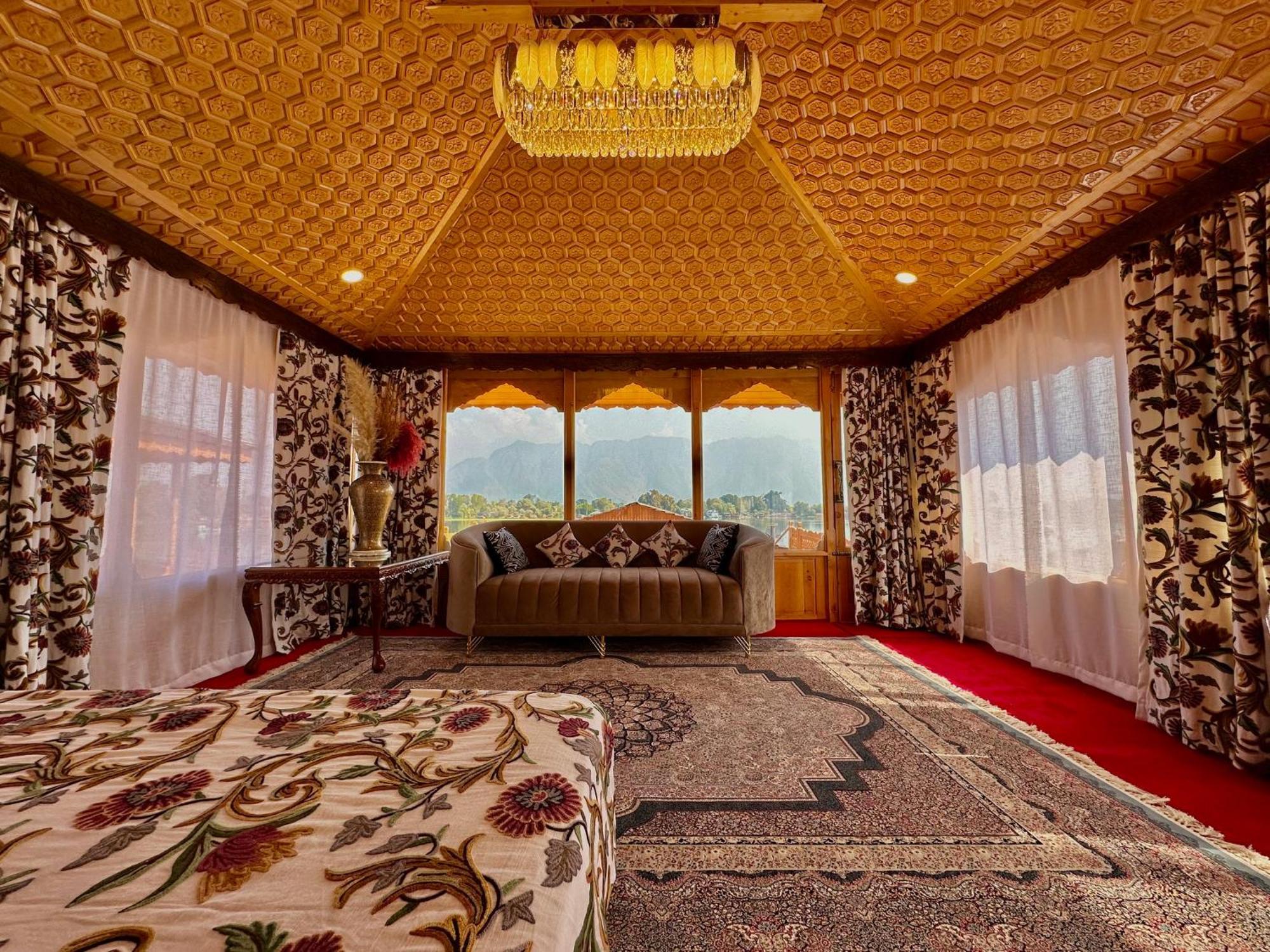 New Jacquline Heritage Houseboats 4* Srinagar (Jammu and Kashmir)