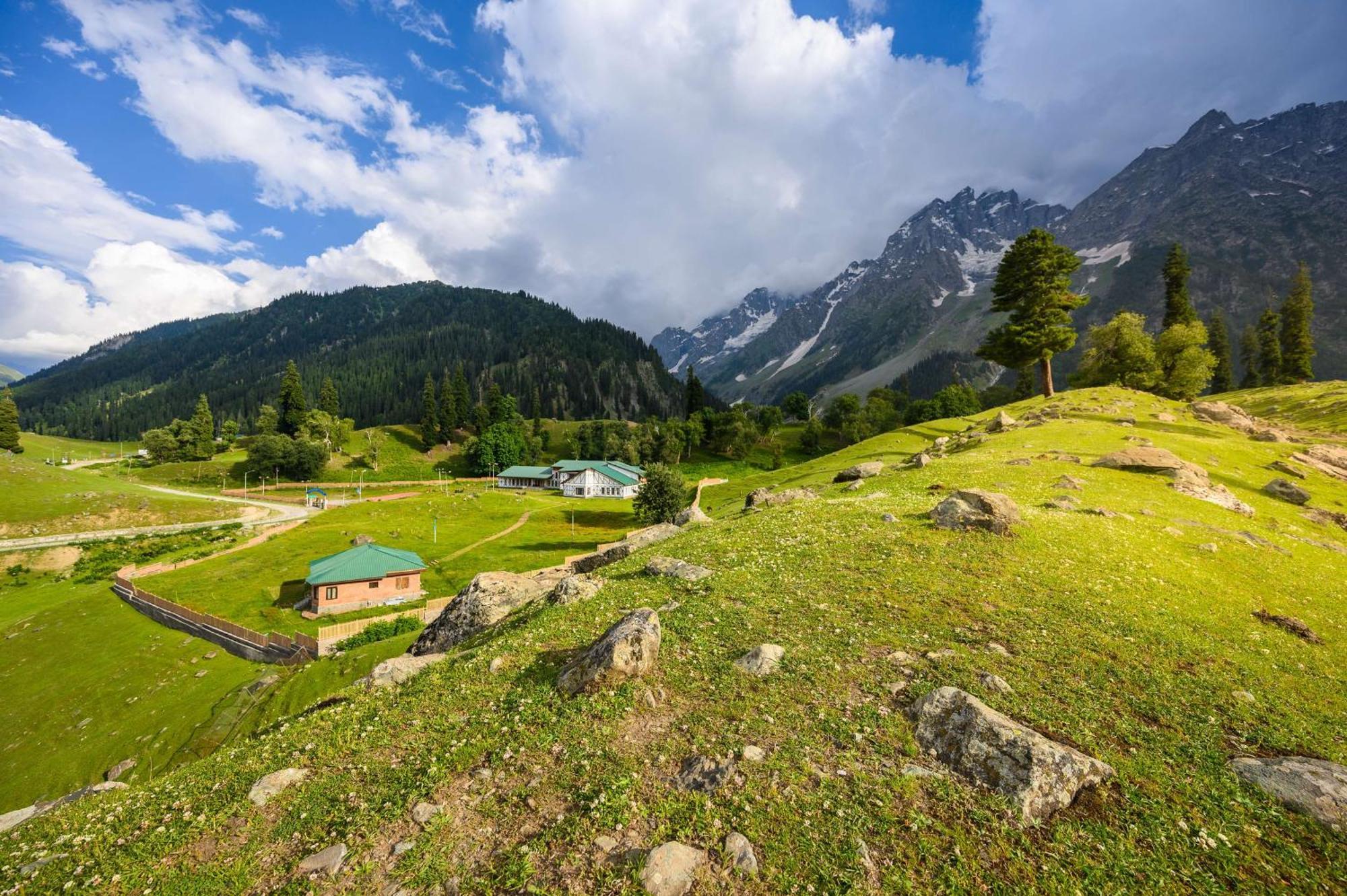 Hotel Radisson Srinagar (Jammu and Kashmir)
