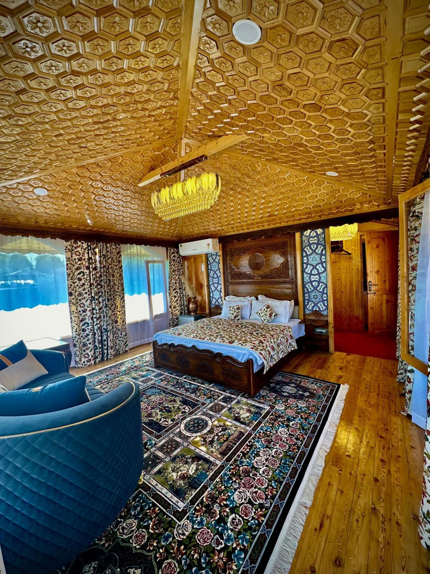 New Jacquline Heritage Houseboats Hotel Srinagar (Jammu and Kashmir)
