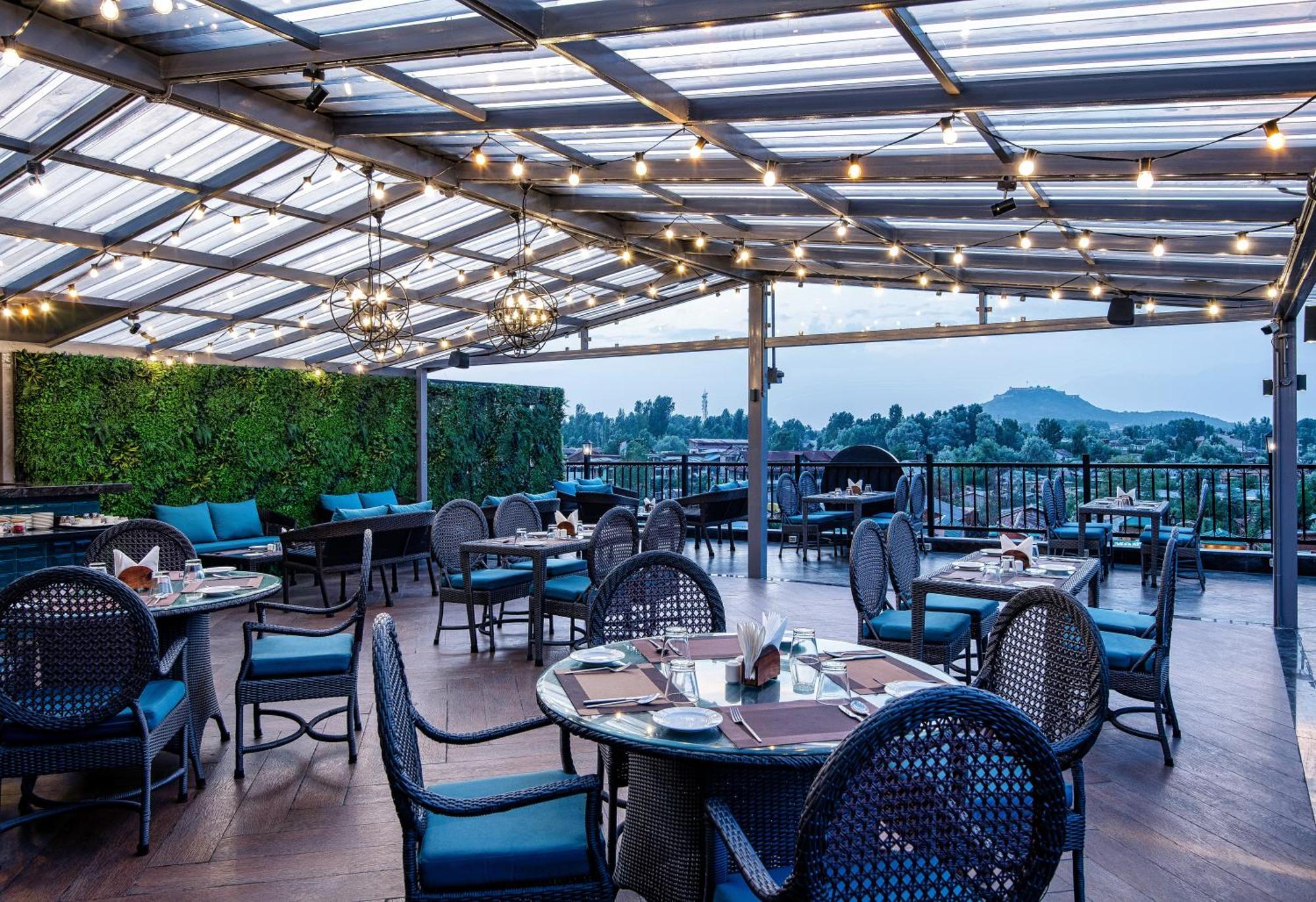 Hotel The Vintage At Dal Srinagar (Jammu and Kashmir)