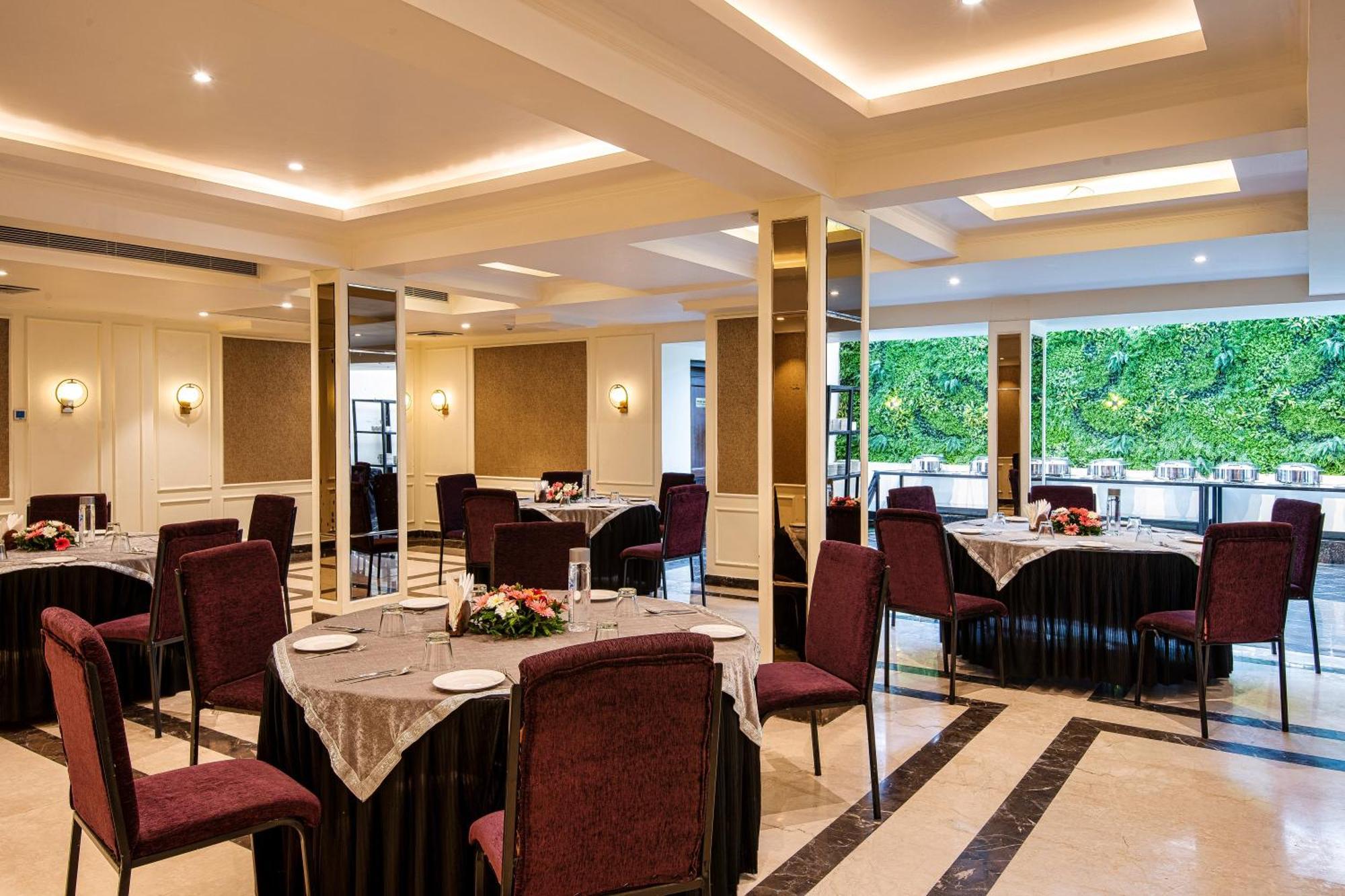Hotel The Vintage At Dal Srinagar (Jammu and Kashmir)