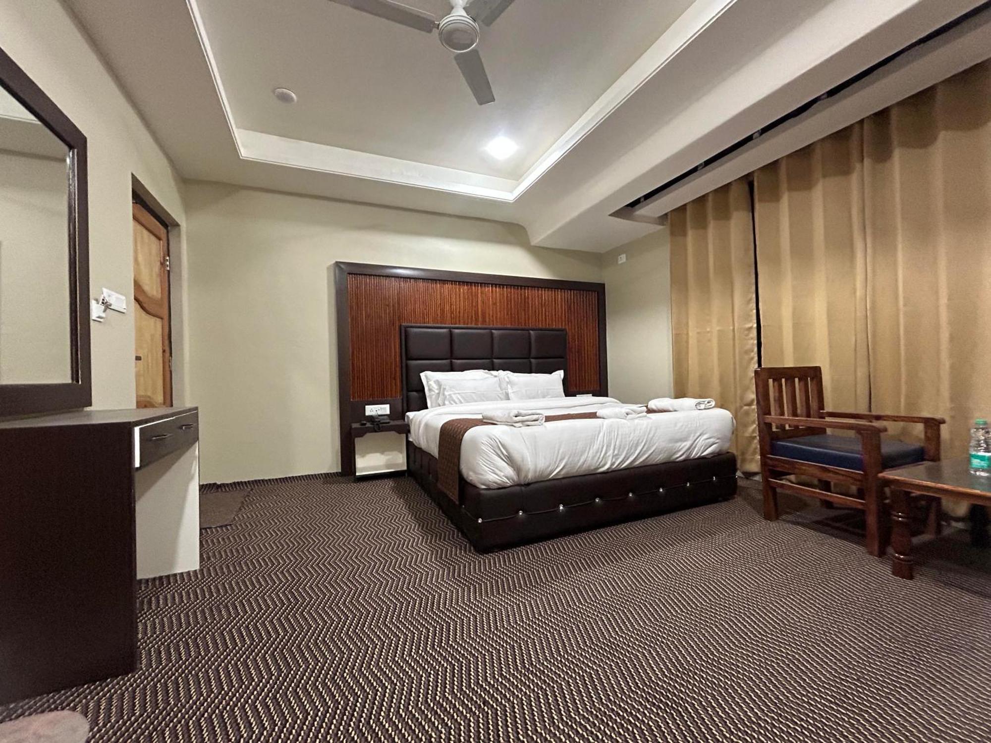 Fair Mount, Airport Road, Humhama Srinagar (Jammu and Kashmir)