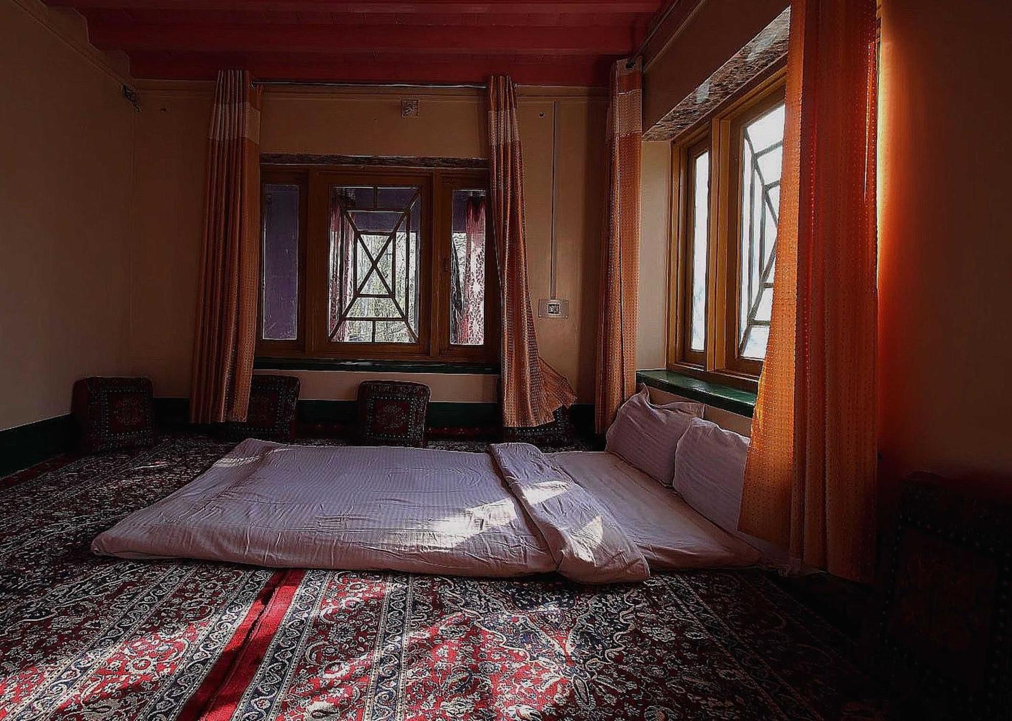 O Ar Srinagar (Jammu and Kashmir)