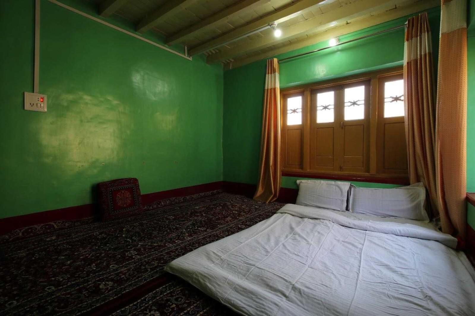 Hotel O Ar Srinagar (Jammu and Kashmir)