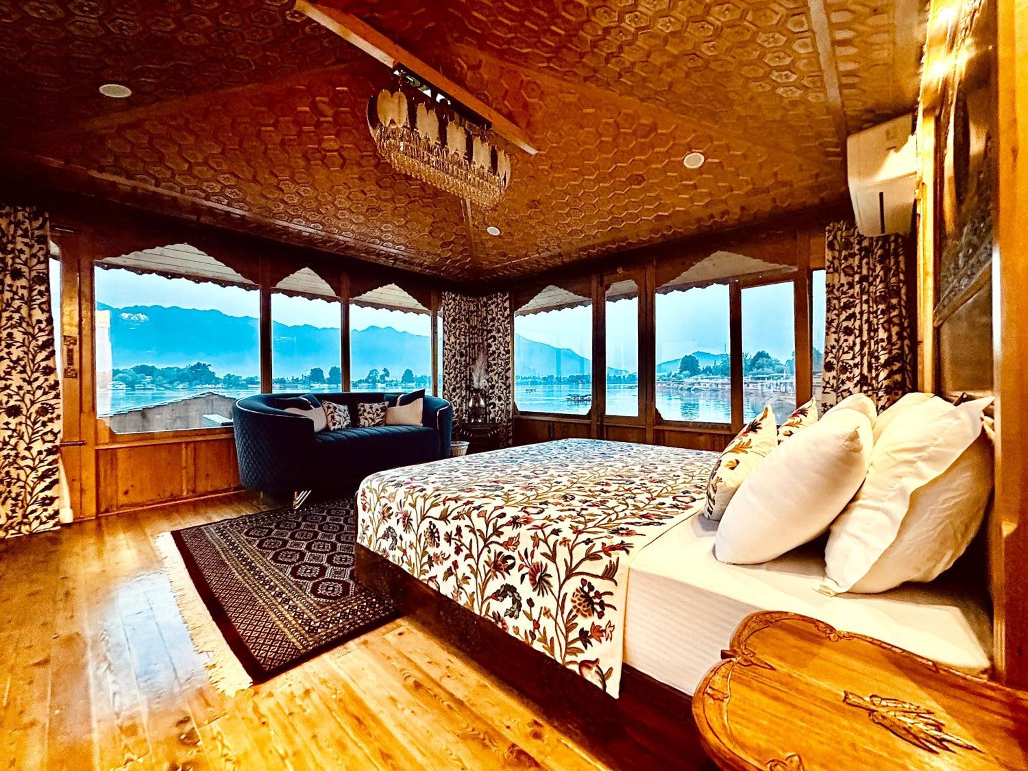 New Jacquline Heritage Houseboats Hotel 4*