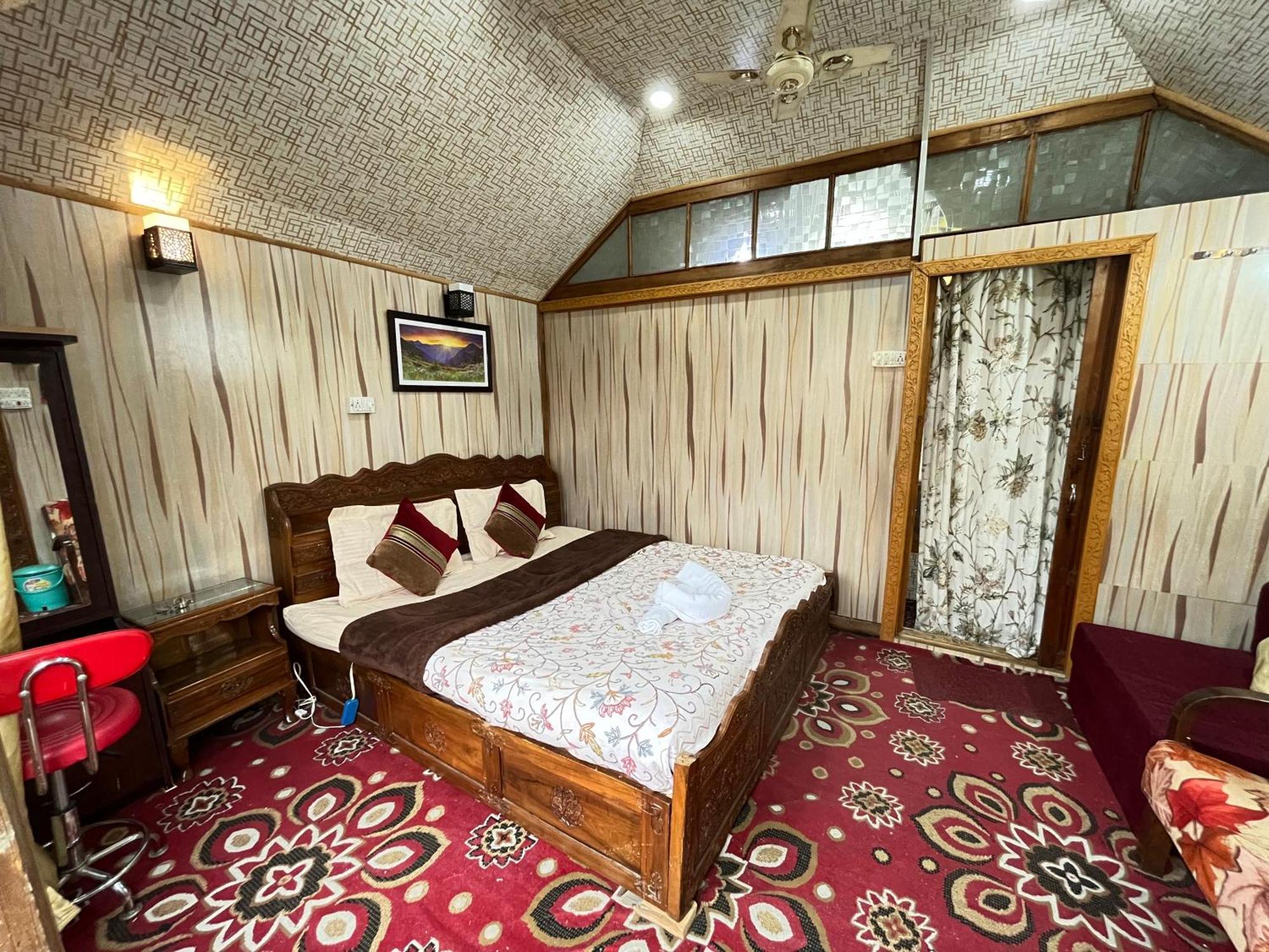 New Silver Jubilee Heritage Group Of Houseboats Hotel 3*