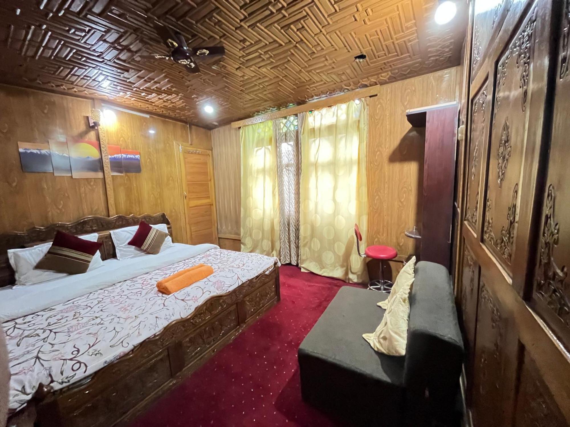 Hotel New Silver Jubilee Heritage Group Of Houseboats 3*